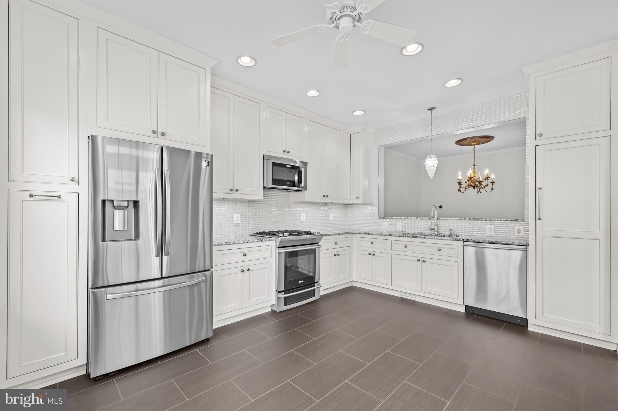 LOWES ISLAND/CASCADES - Residential