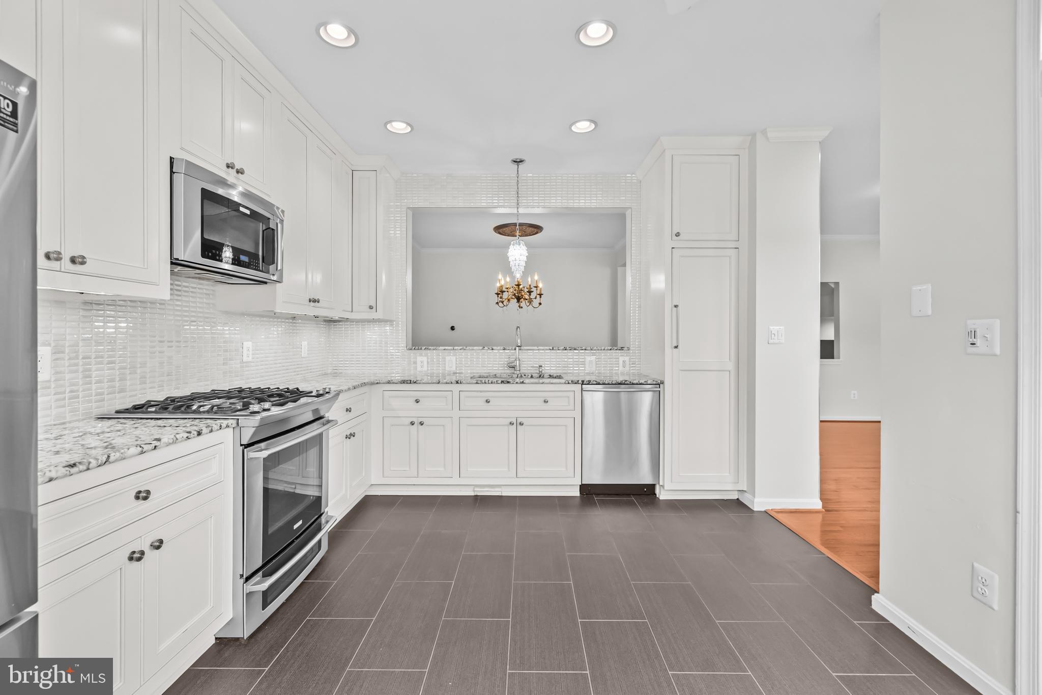 LOWES ISLAND/CASCADES - Residential