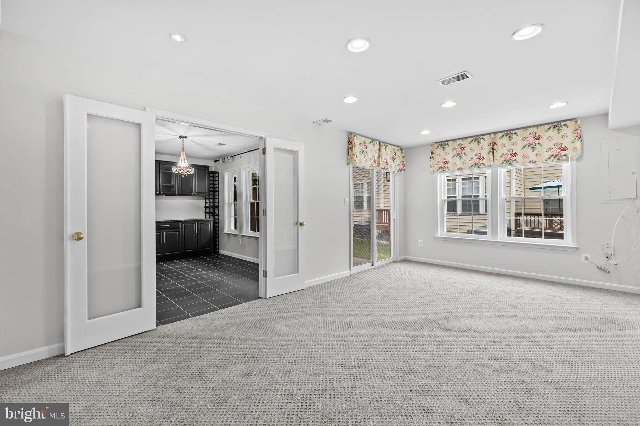 LOWES ISLAND/CASCADES - Residential