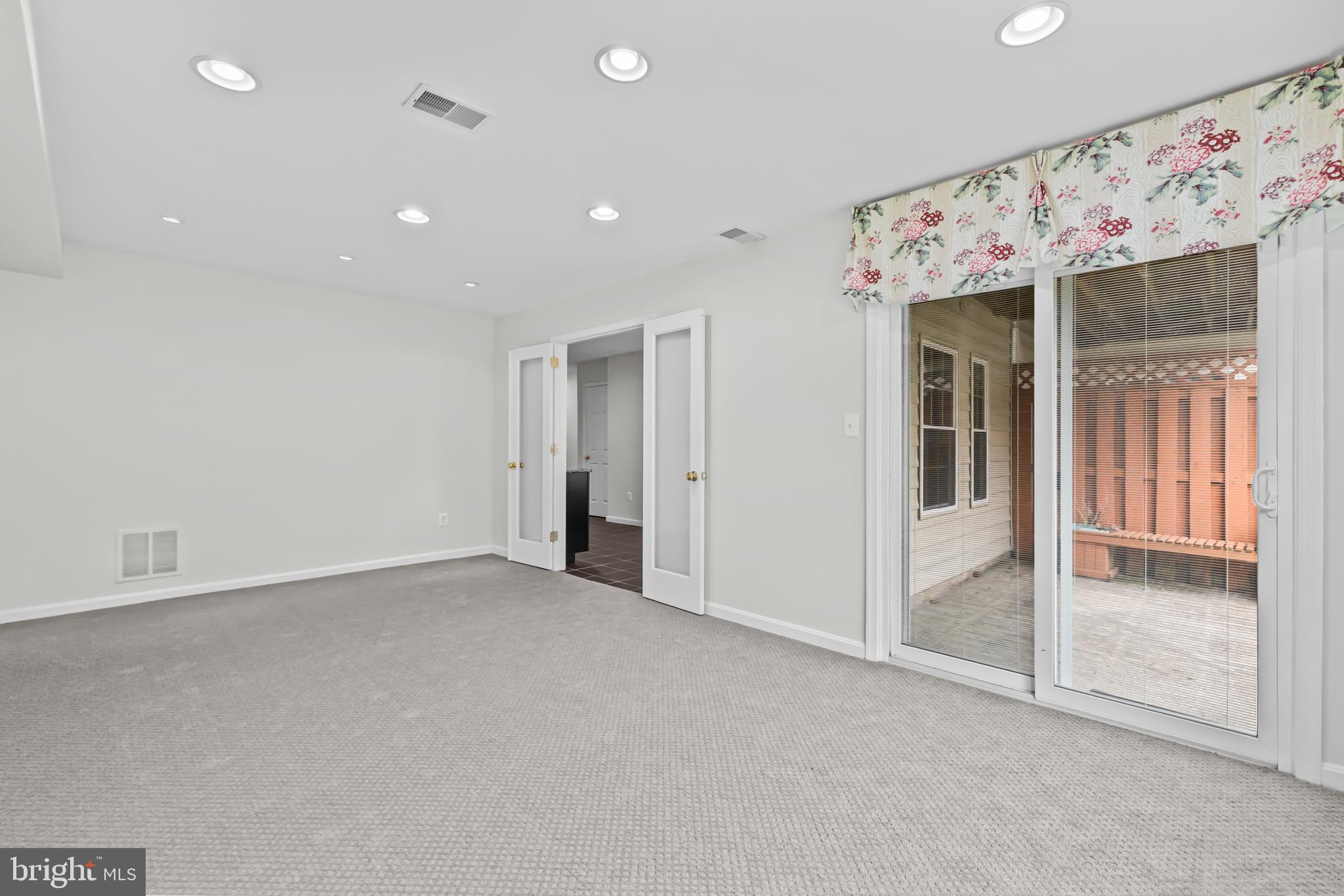 LOWES ISLAND/CASCADES - Residential