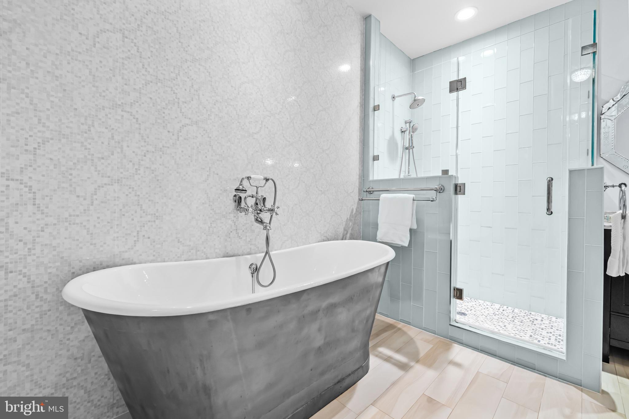 LOWES ISLAND/CASCADES - Residential