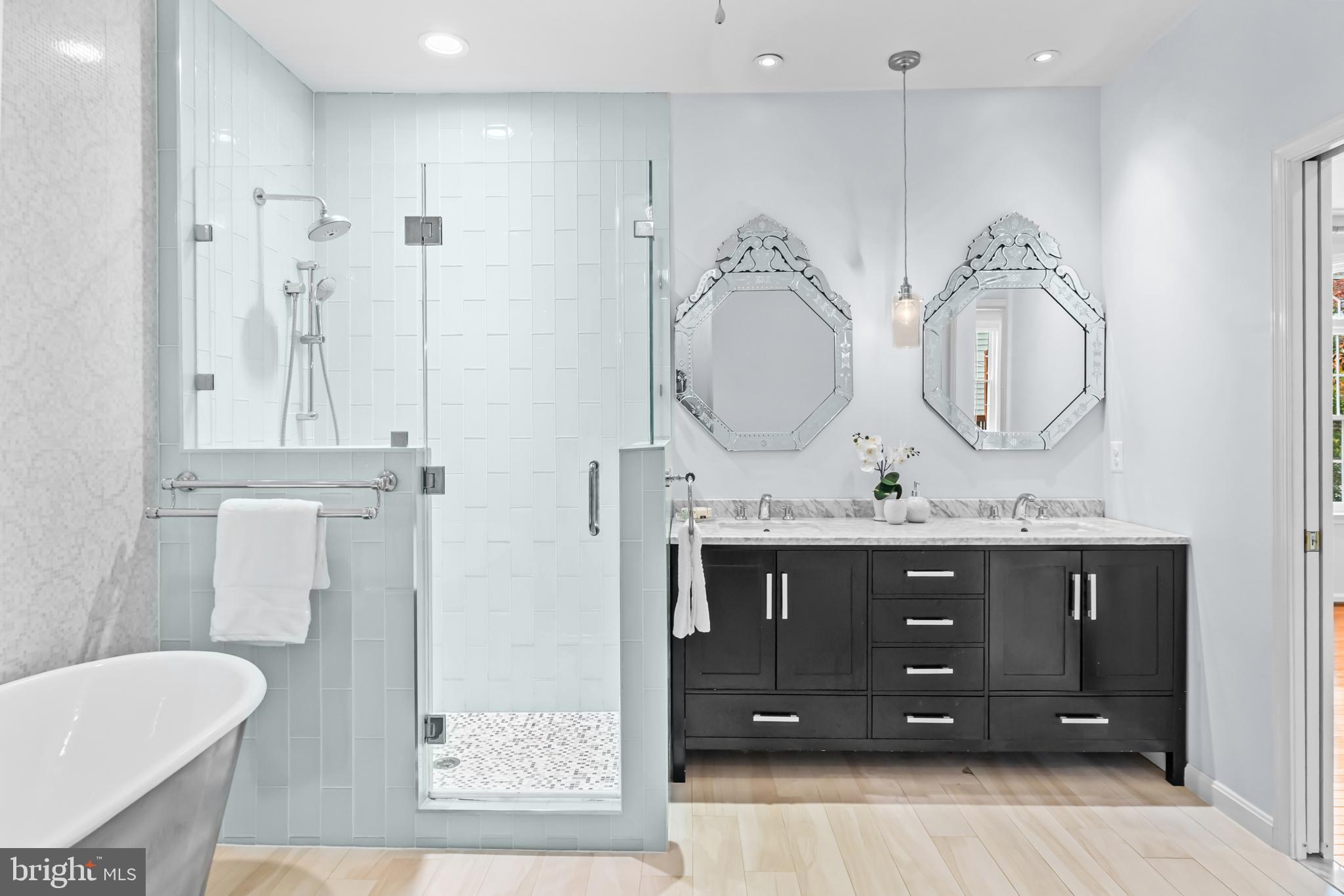 LOWES ISLAND/CASCADES - Residential