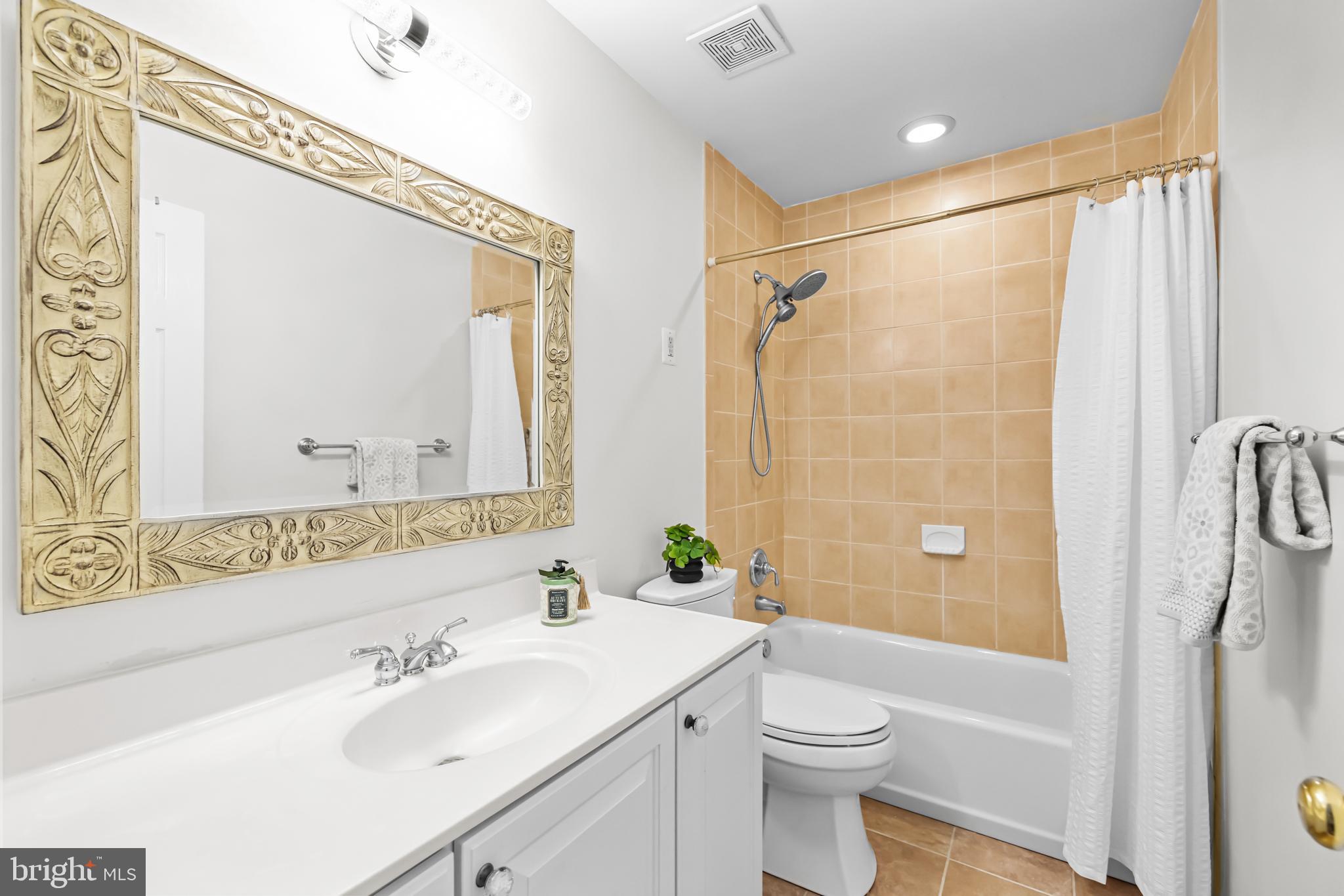 LOWES ISLAND/CASCADES - Residential