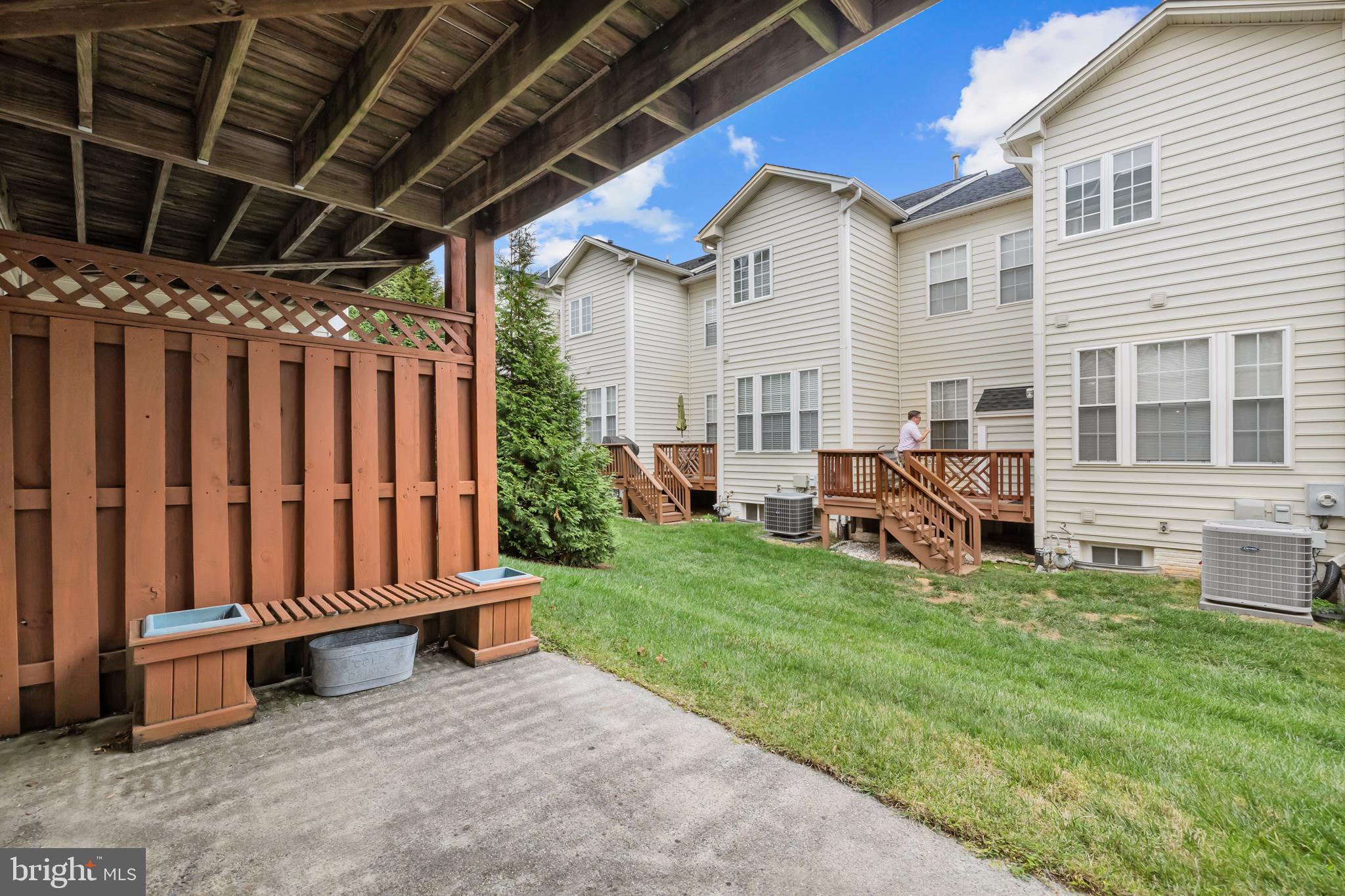 LOWES ISLAND/CASCADES - Residential