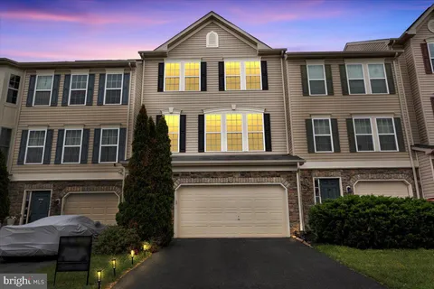 25086 Magnetite Terrace, Aldie, VA MLS: VALO2093220