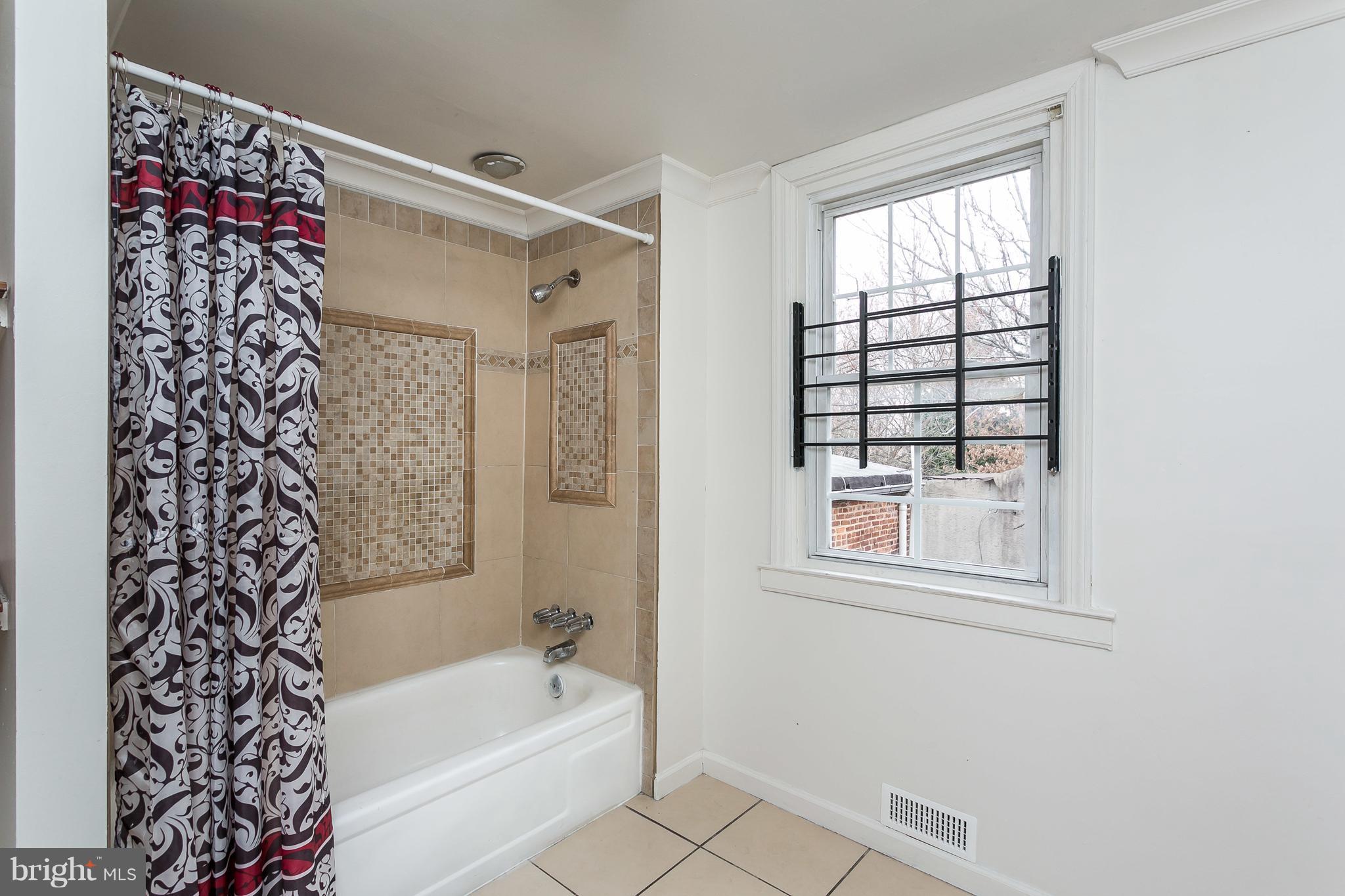 UNION SQUARE - Residential Lease