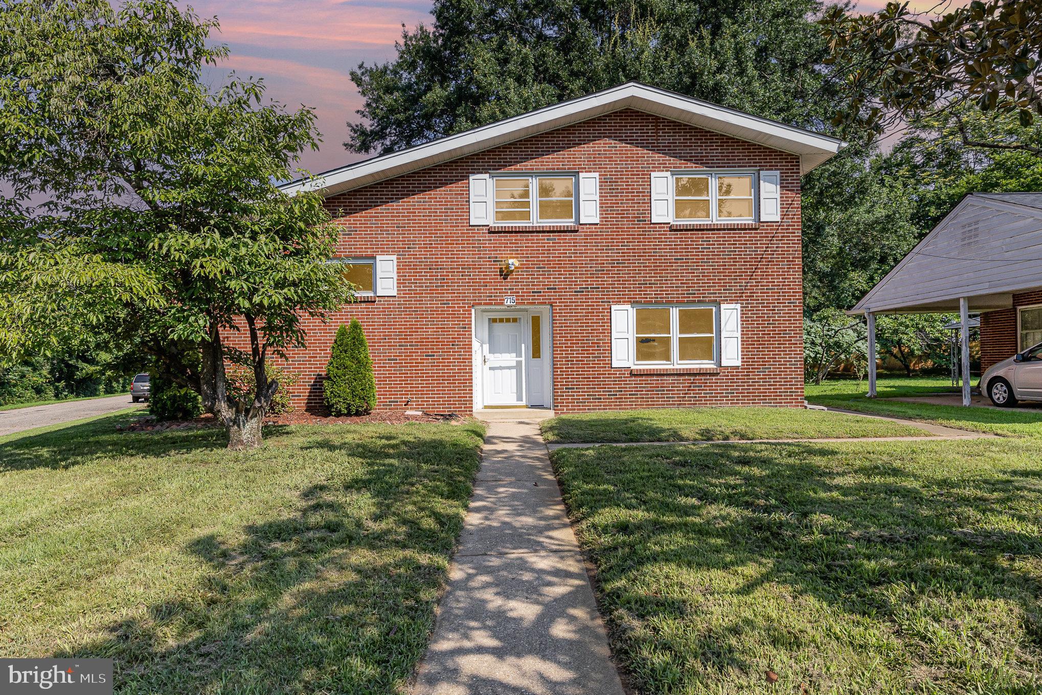 715 & 715 1/2 VIRGINIA AVENUE