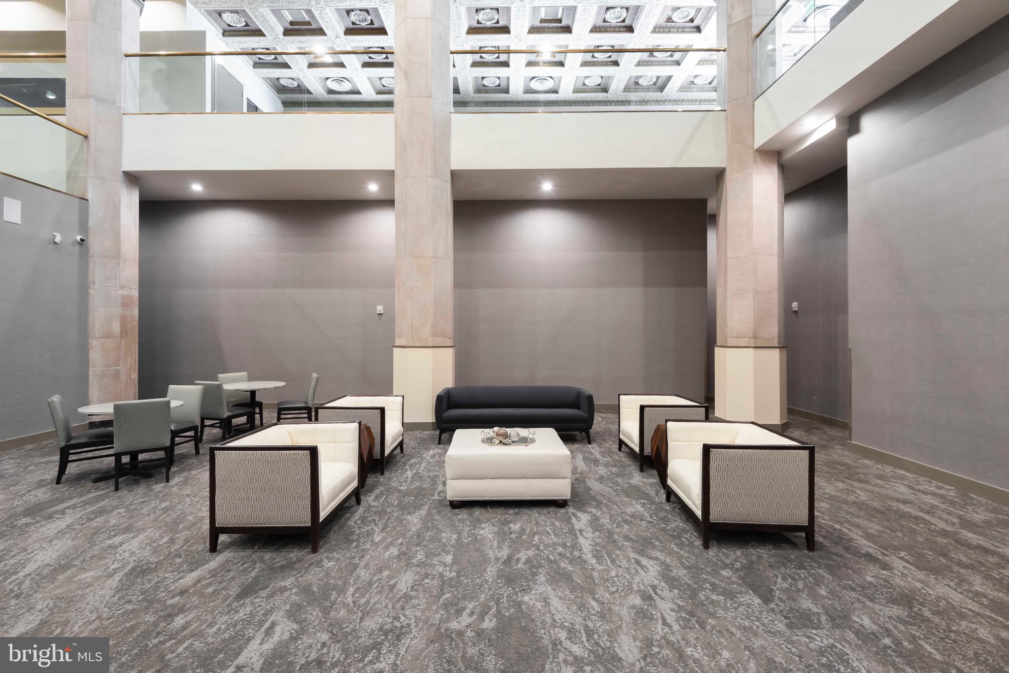 DOWNTOWN - Residential Lease