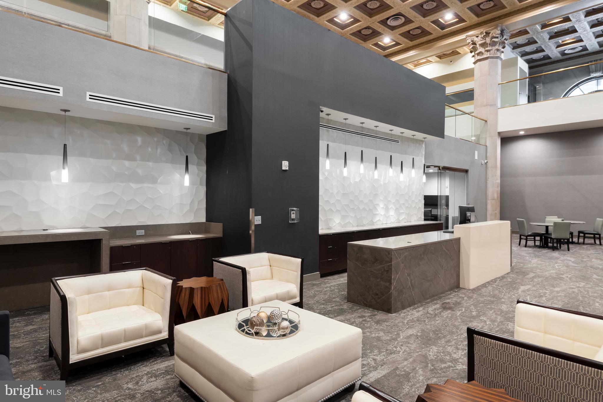 DOWNTOWN - Residential Lease
