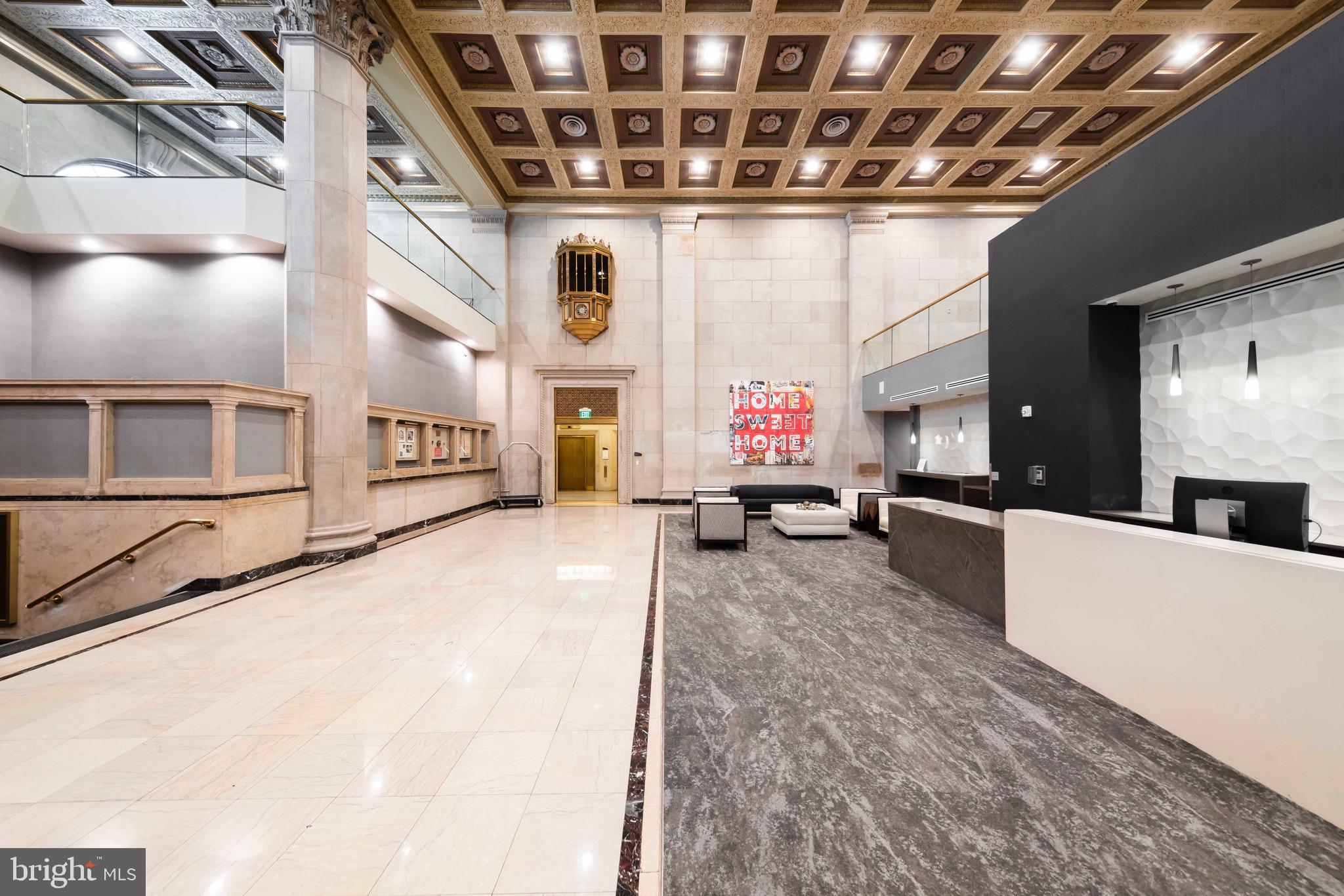 DOWNTOWN - Residential Lease
