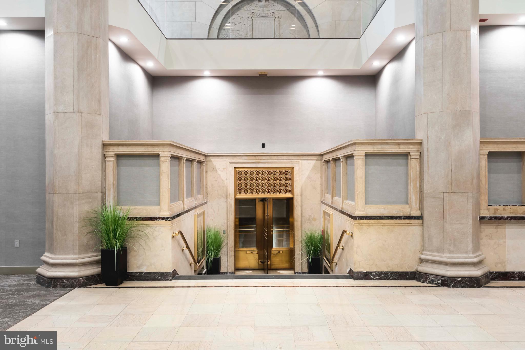 DOWNTOWN - Residential Lease