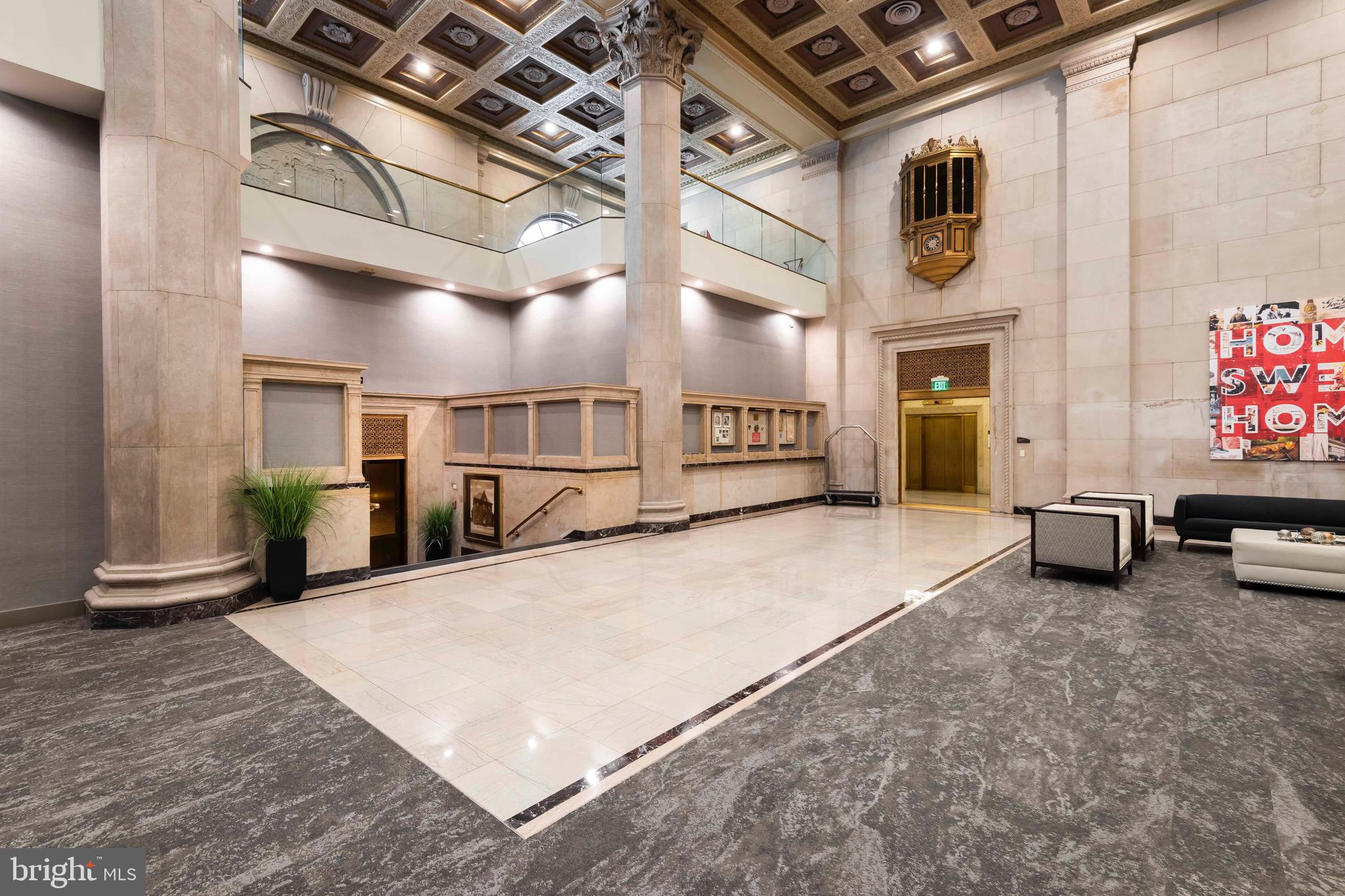 DOWNTOWN - Residential Lease