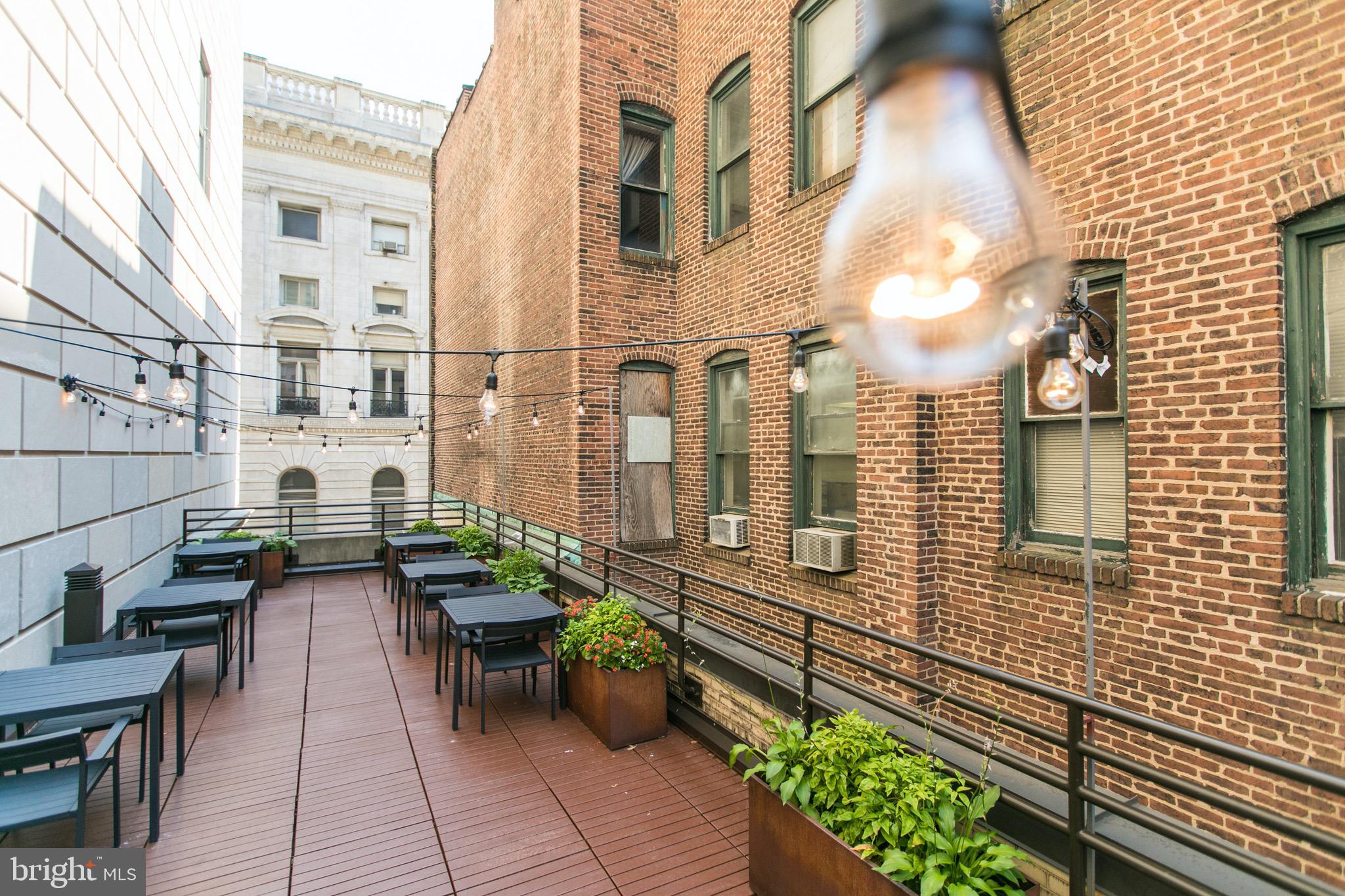 DOWNTOWN - Residential Lease