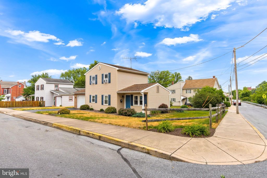 Photo of 19 E SUNSET AVE, EPHRATA, PA 17522 (MLS # PALA2036576)