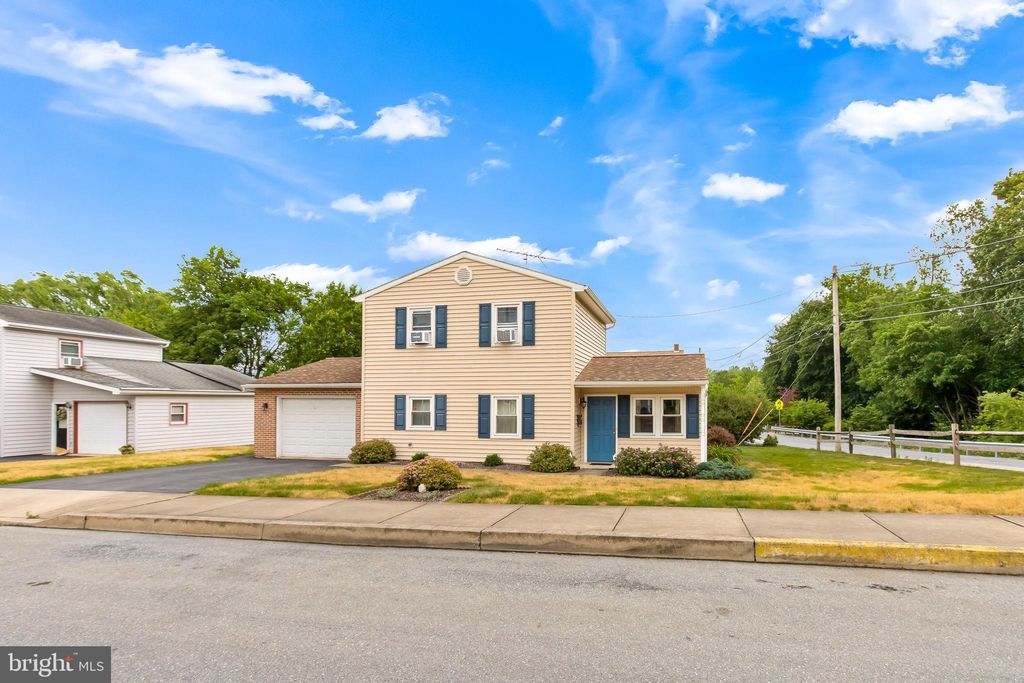 Photo of 19 E SUNSET AVE, EPHRATA, PA 17522 (MLS # PALA2036576)