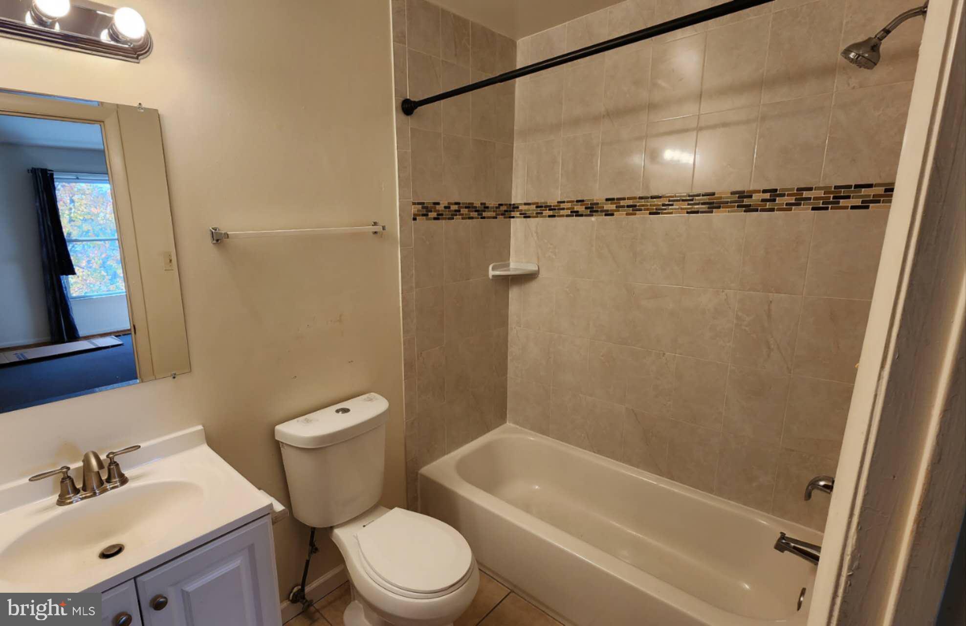 CANTERBURY RIDING - Residential Lease