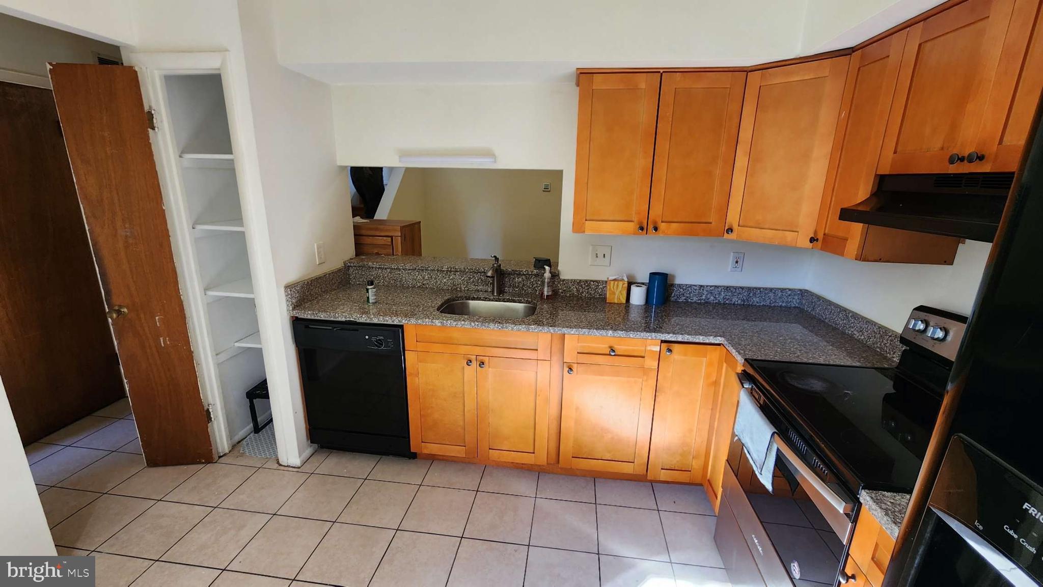 CANTERBURY RIDING - Residential Lease