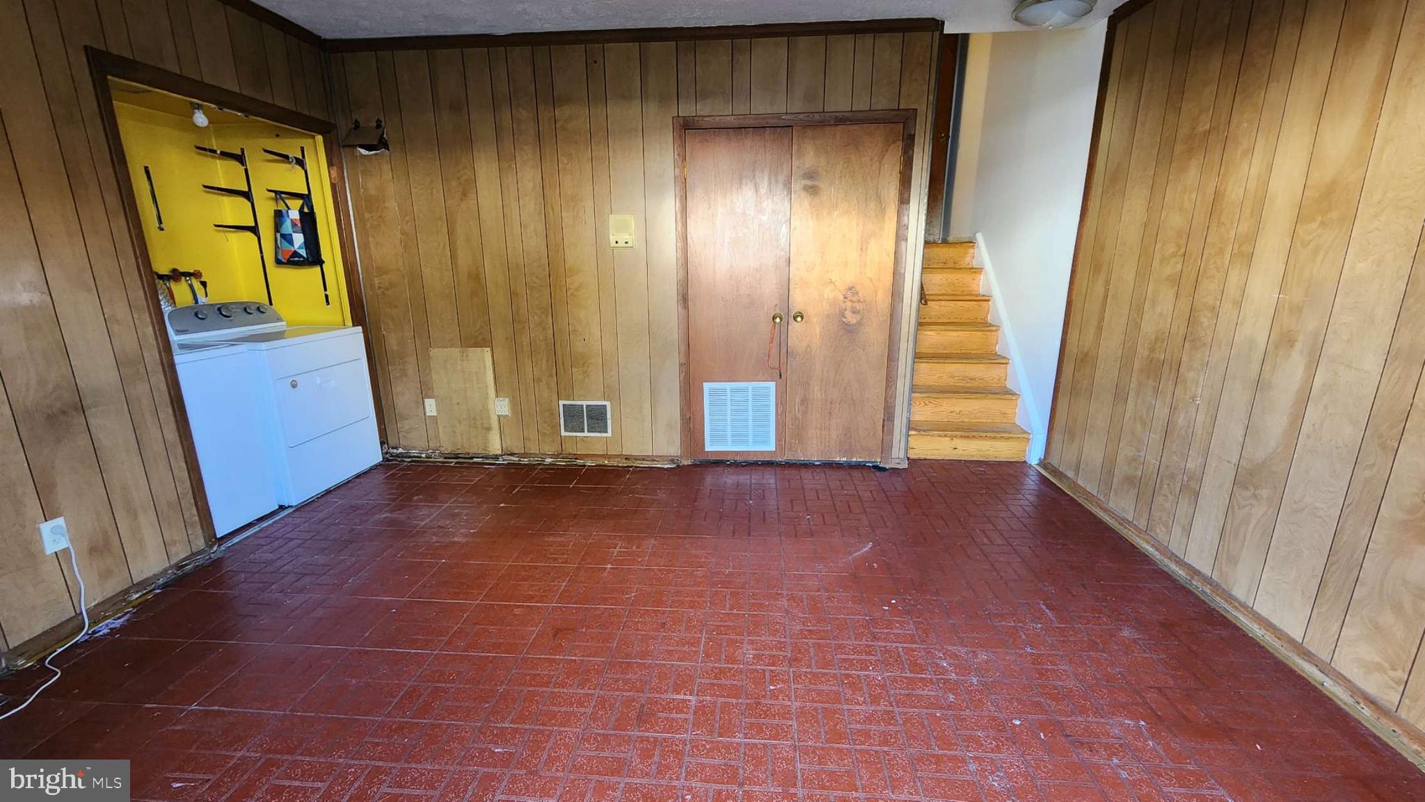 CANTERBURY RIDING - Residential Lease