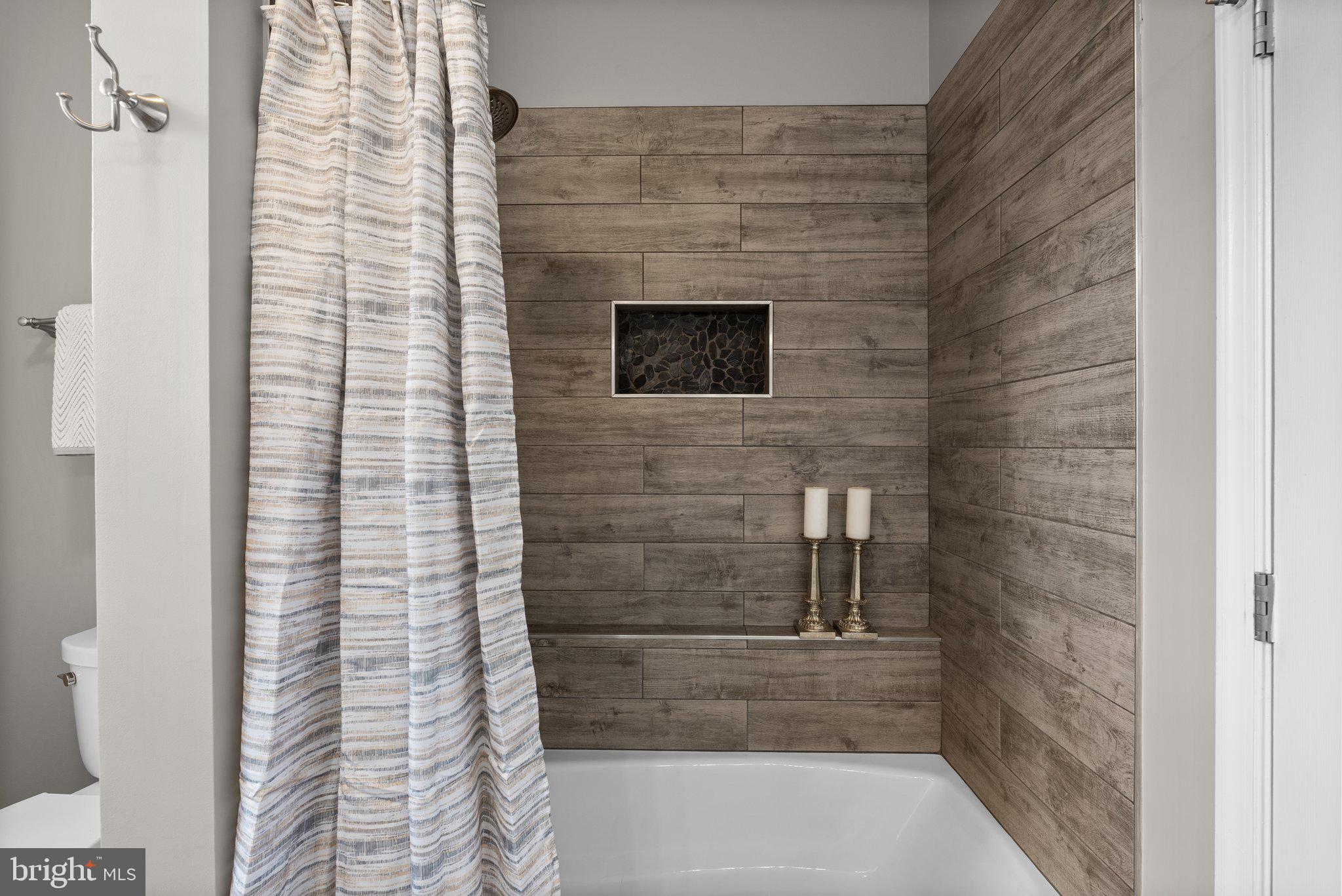 THE COLONNADE AT KENTLANDS - Residential