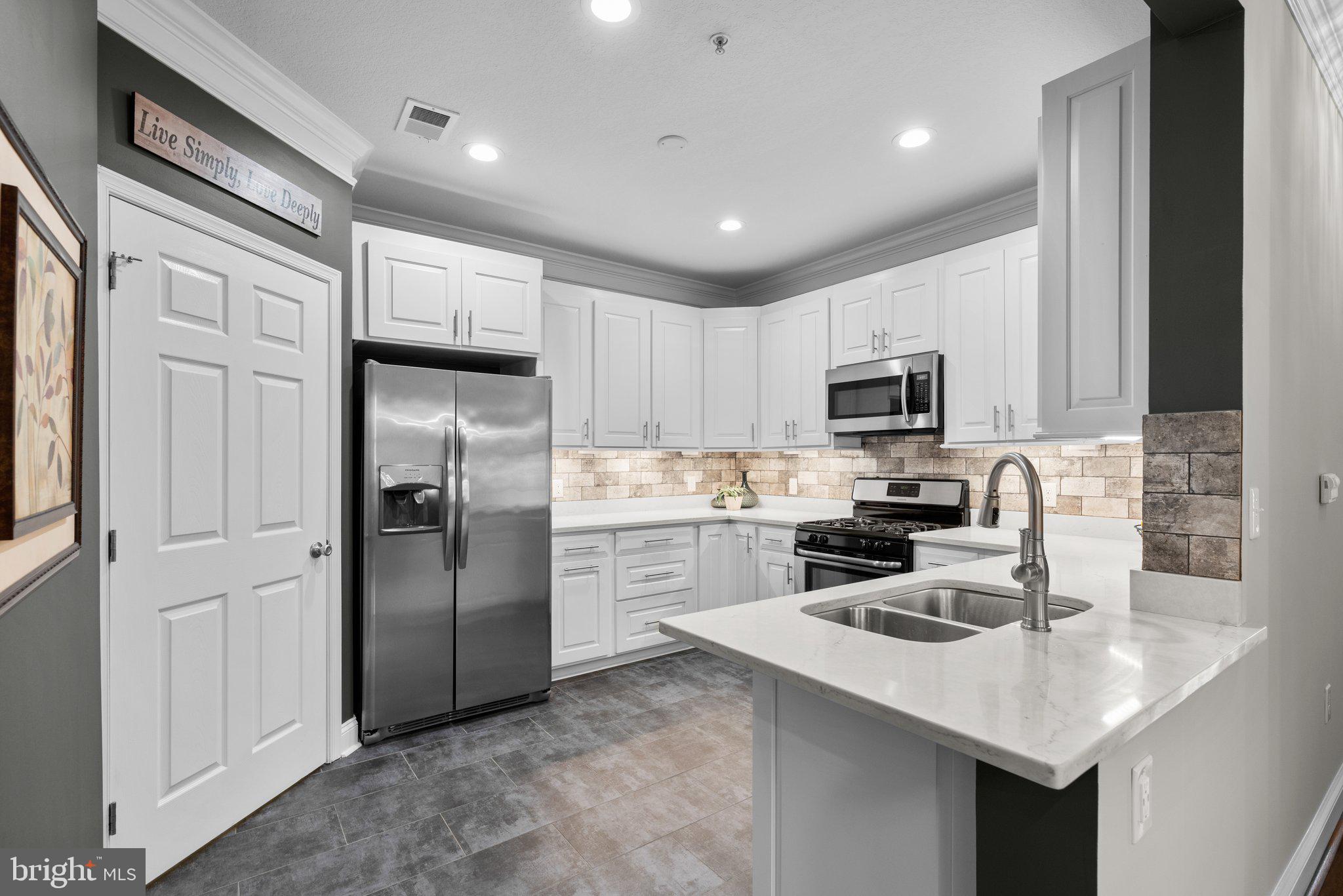 THE COLONNADE AT KENTLANDS - Residential