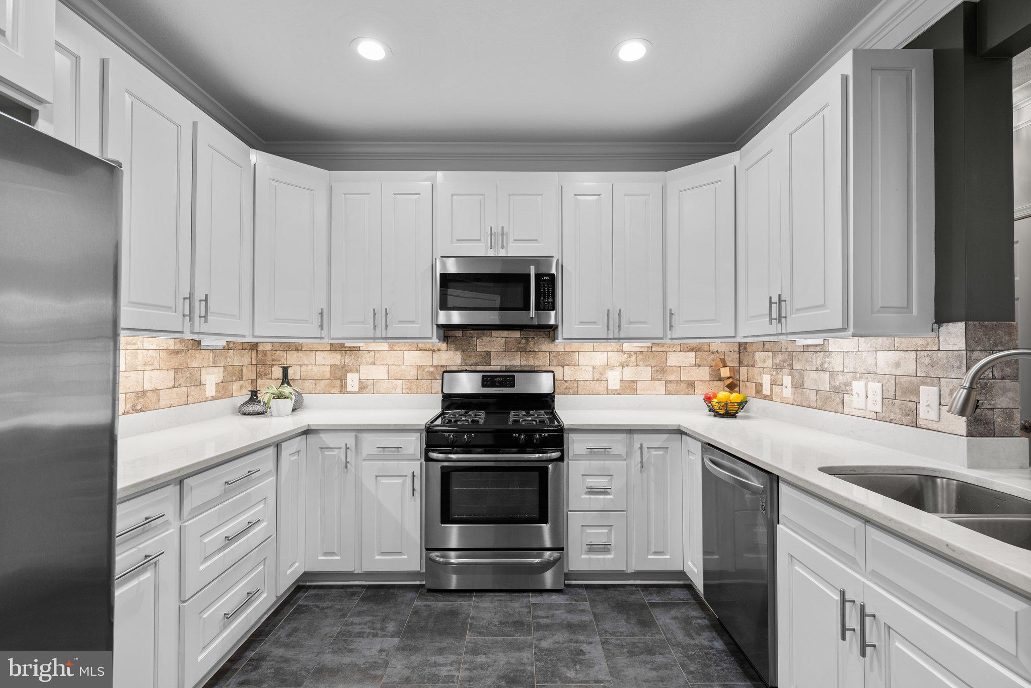 THE COLONNADE AT KENTLANDS - Residential