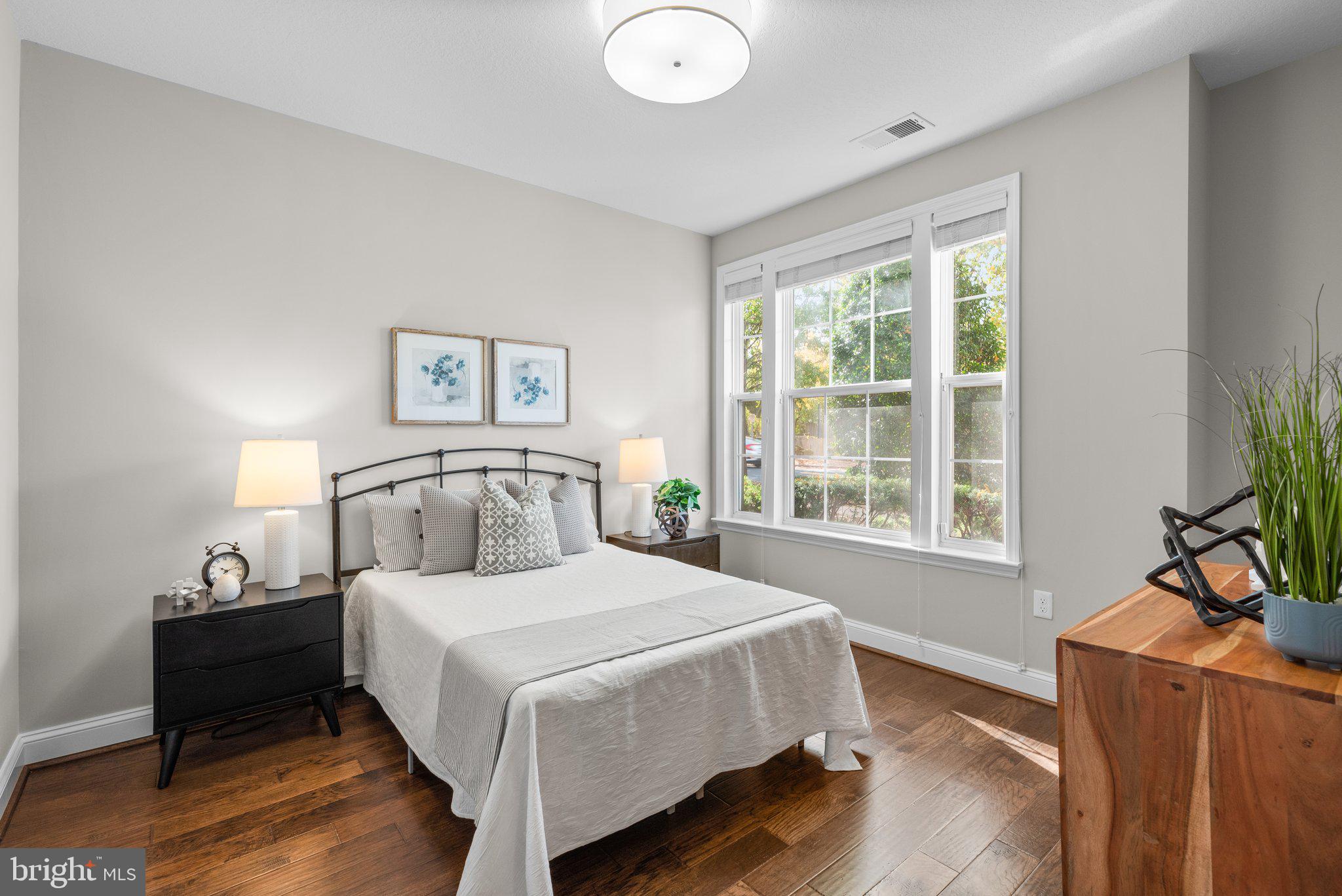 THE COLONNADE AT KENTLANDS - Residential