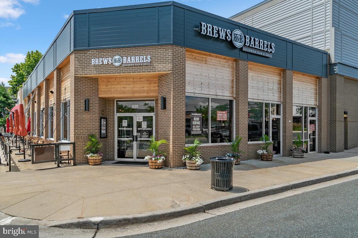 THE COLONNADE AT KENTLANDS - Residential