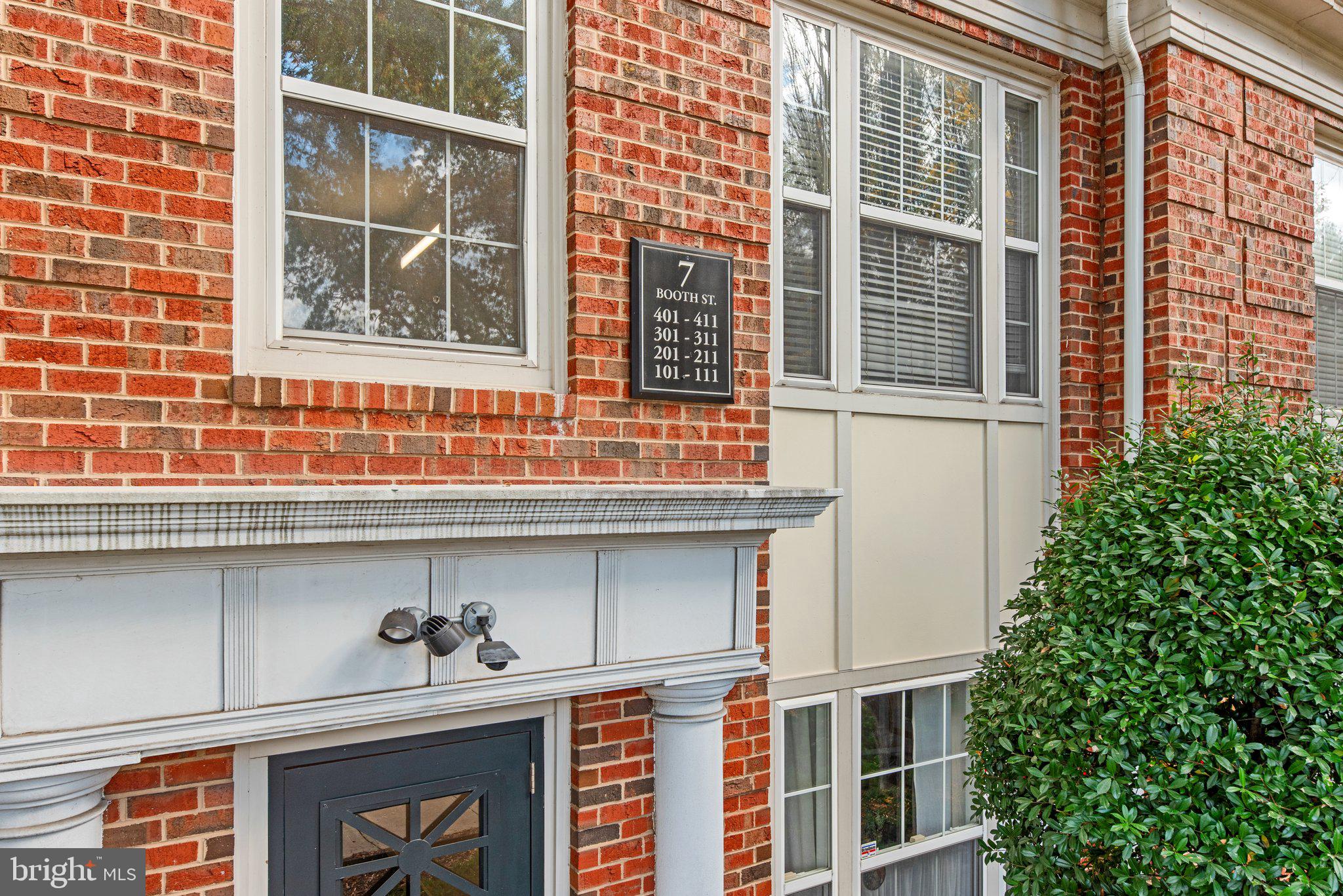 THE COLONNADE AT KENTLANDS - Residential