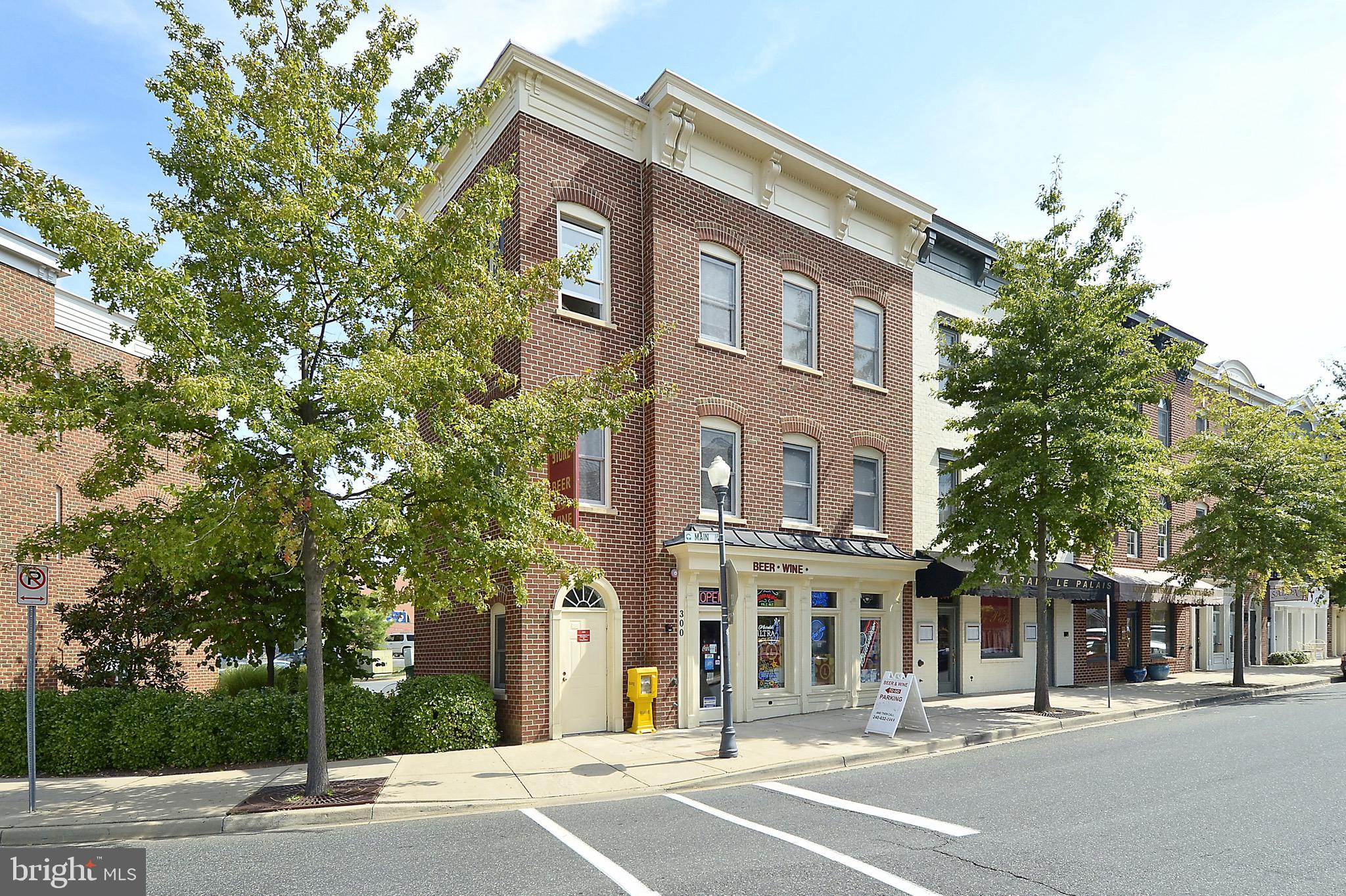 THE COLONNADE AT KENTLANDS - Residential