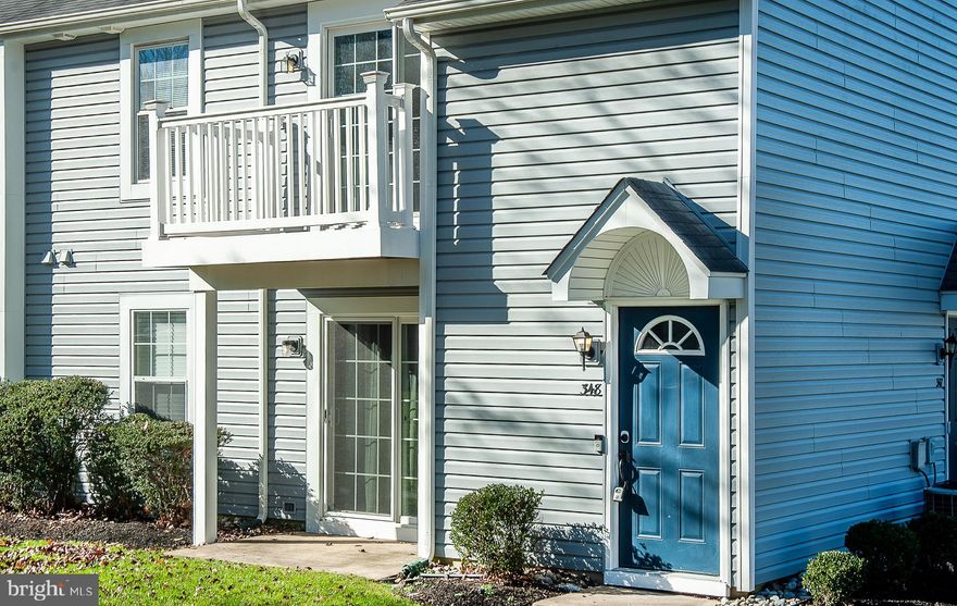 2nd Floor Condo – Hunt Club Community Beautifully updated 2-bedroom, 1-bath condo featuring new flooring and fresh paint throughout. The home offers an upgraded bathroom, built-in bookcase, recessed lighting, and a full-size washer/dryer. Additional upgrades include a newer HVAC system and tankless hot water heater for efficiency and peace of mind. Enjoy a walk-in closet in primary bedroom which includes built in cabinetry. Located in the desirable Hunt Club, with access to a community pool and tennis courts. Move-in ready and waiting for you!