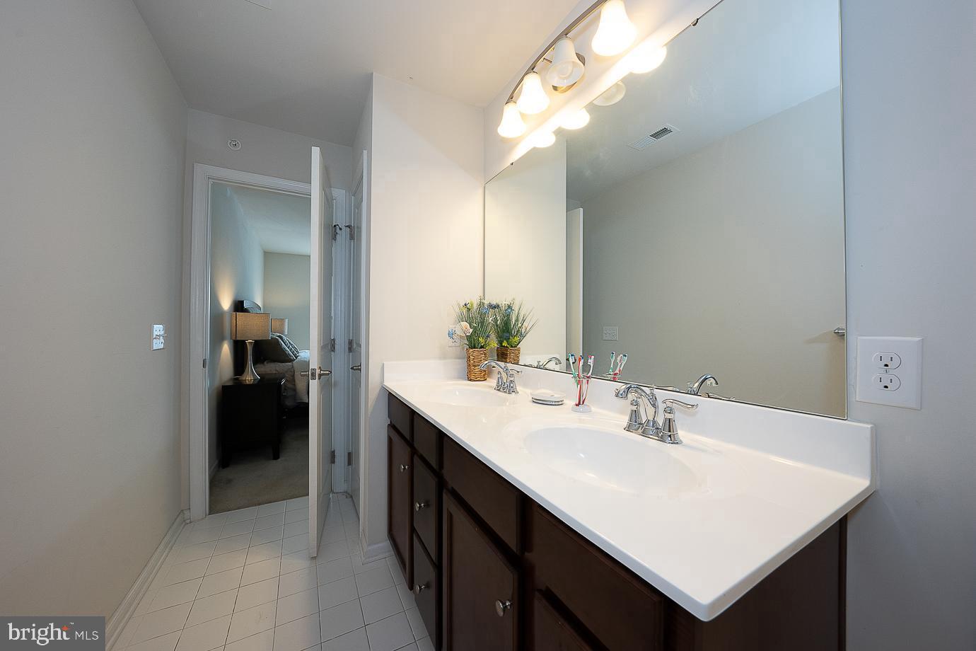 MONTGOMERY SQUARE - Residential Lease