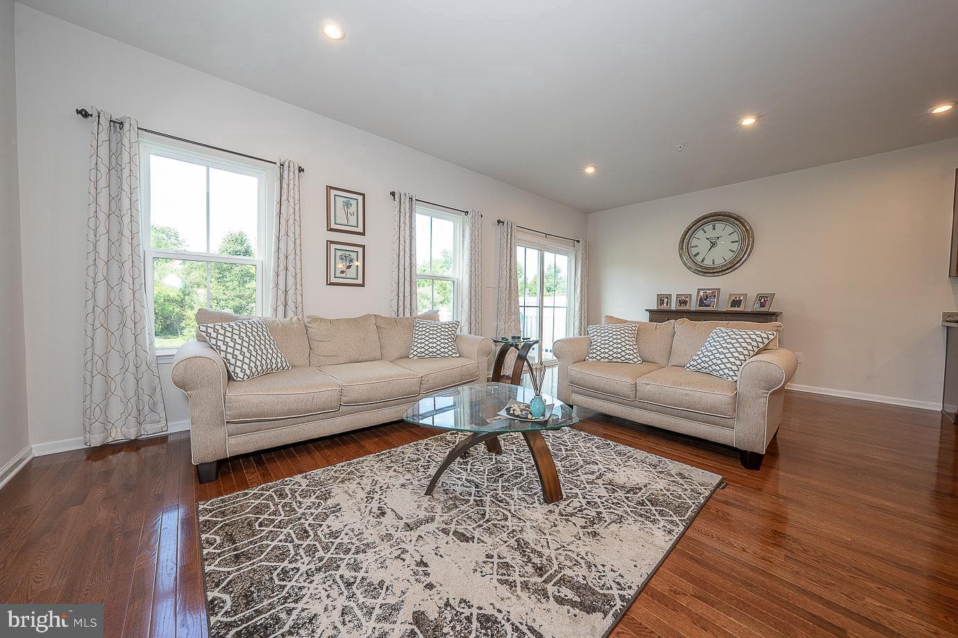 MONTGOMERY SQUARE - Residential Lease