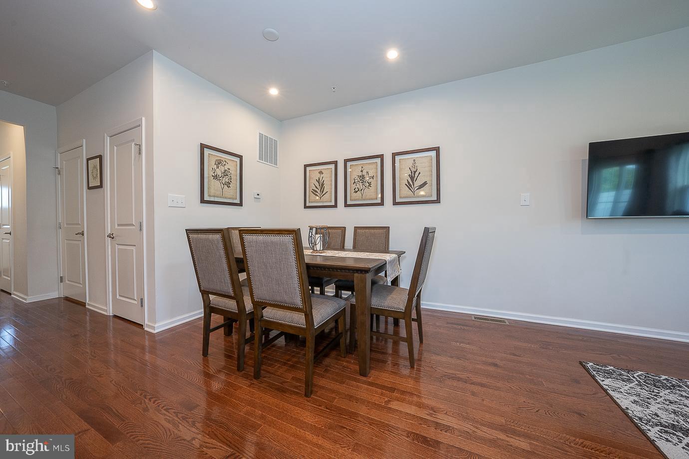 MONTGOMERY SQUARE - Residential Lease