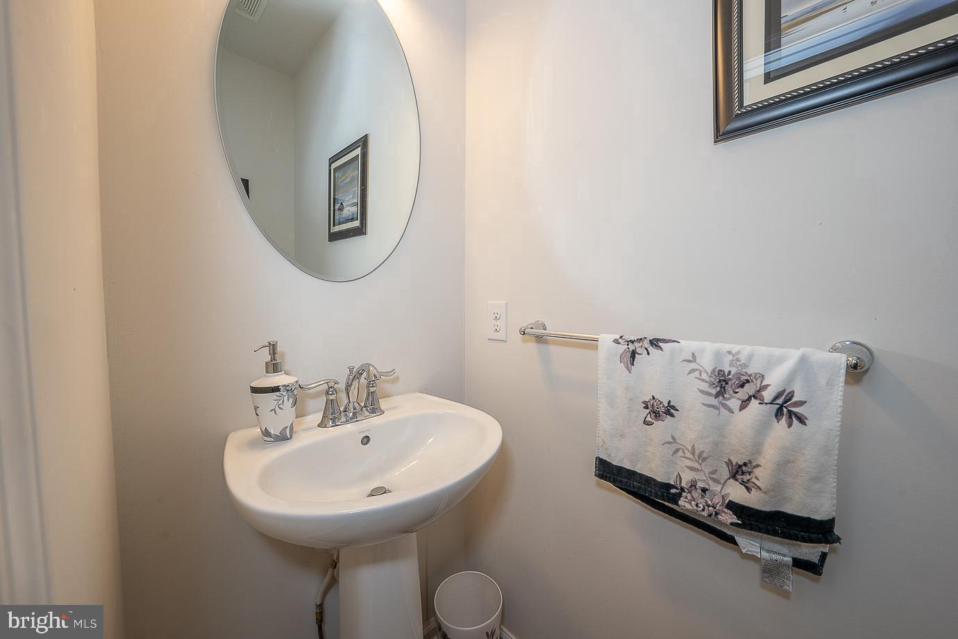 MONTGOMERY SQUARE - Residential Lease