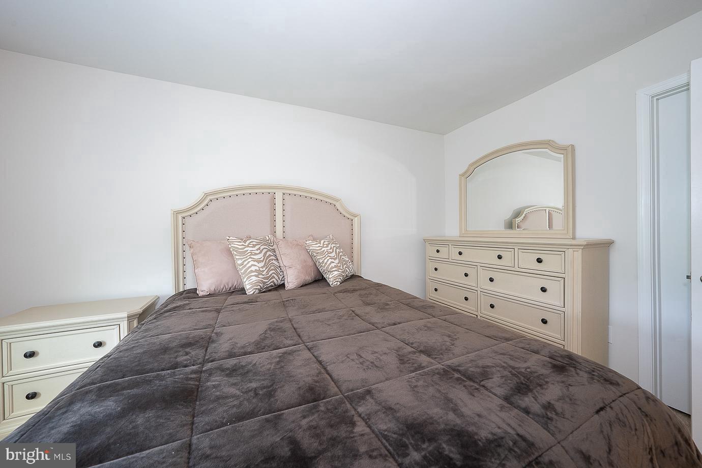 MONTGOMERY SQUARE - Residential Lease