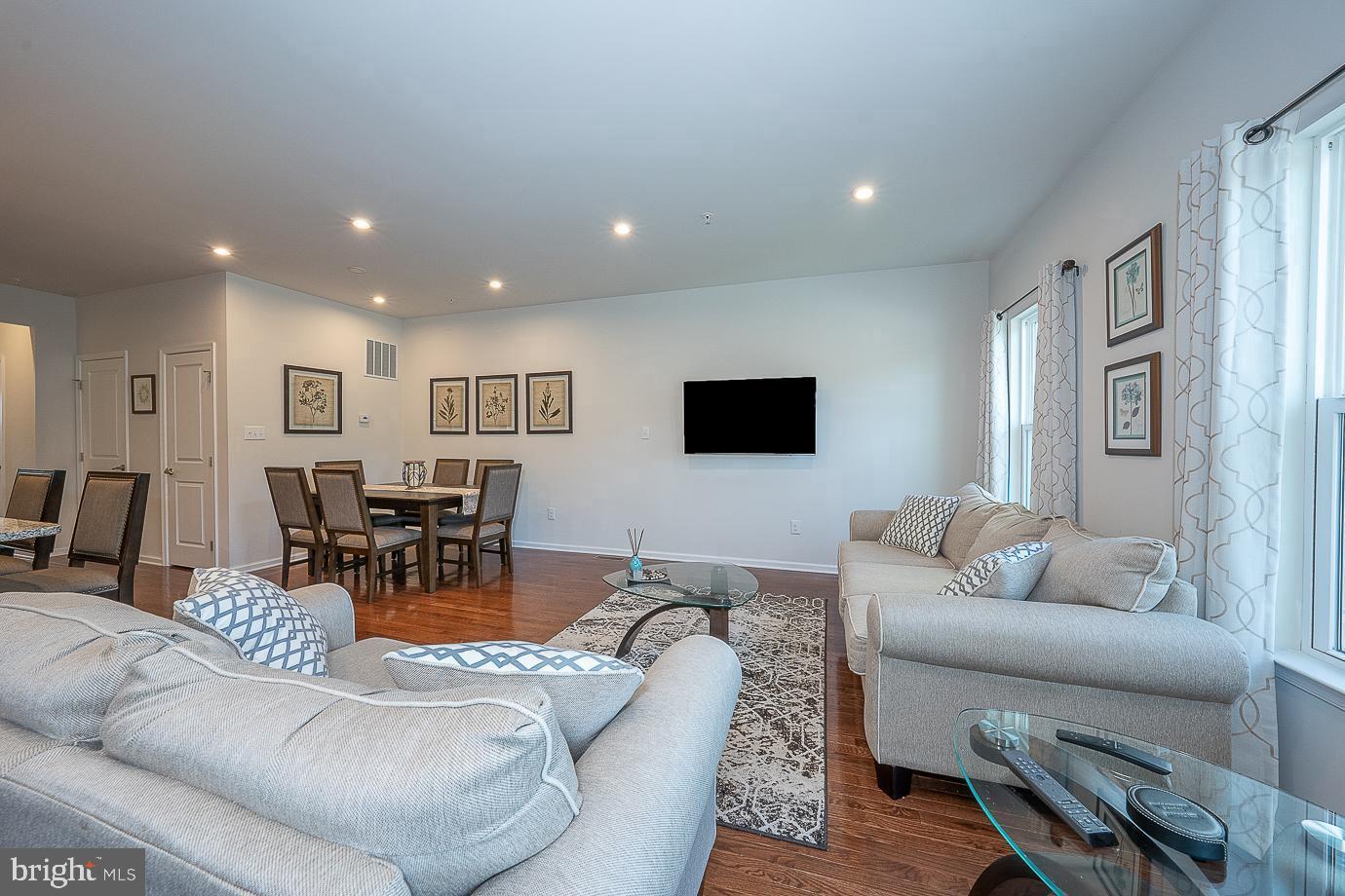 MONTGOMERY SQUARE - Residential Lease