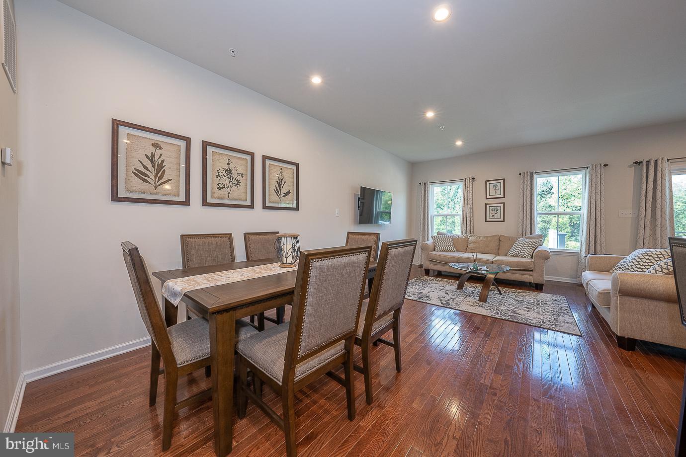 MONTGOMERY SQUARE - Residential Lease