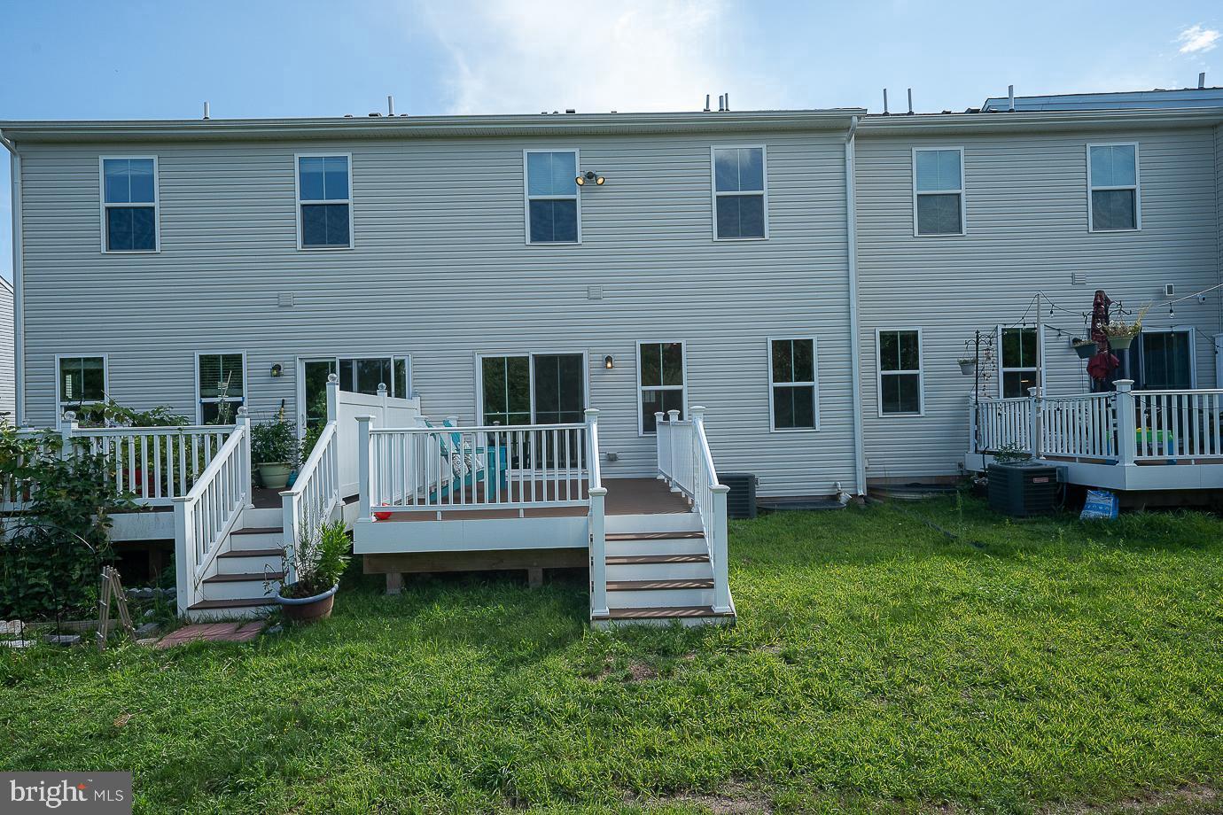 MONTGOMERY SQUARE - Residential Lease