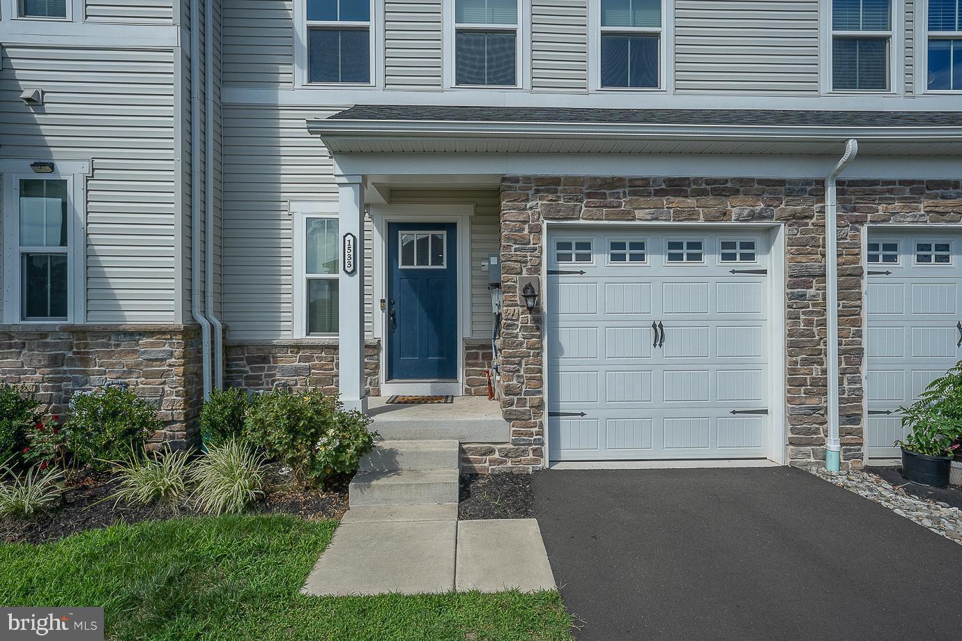 MONTGOMERY SQUARE - Residential Lease