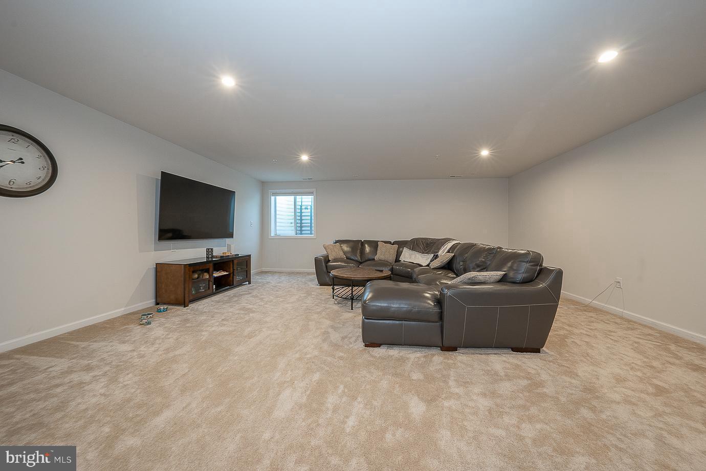 MONTGOMERY SQUARE - Residential Lease