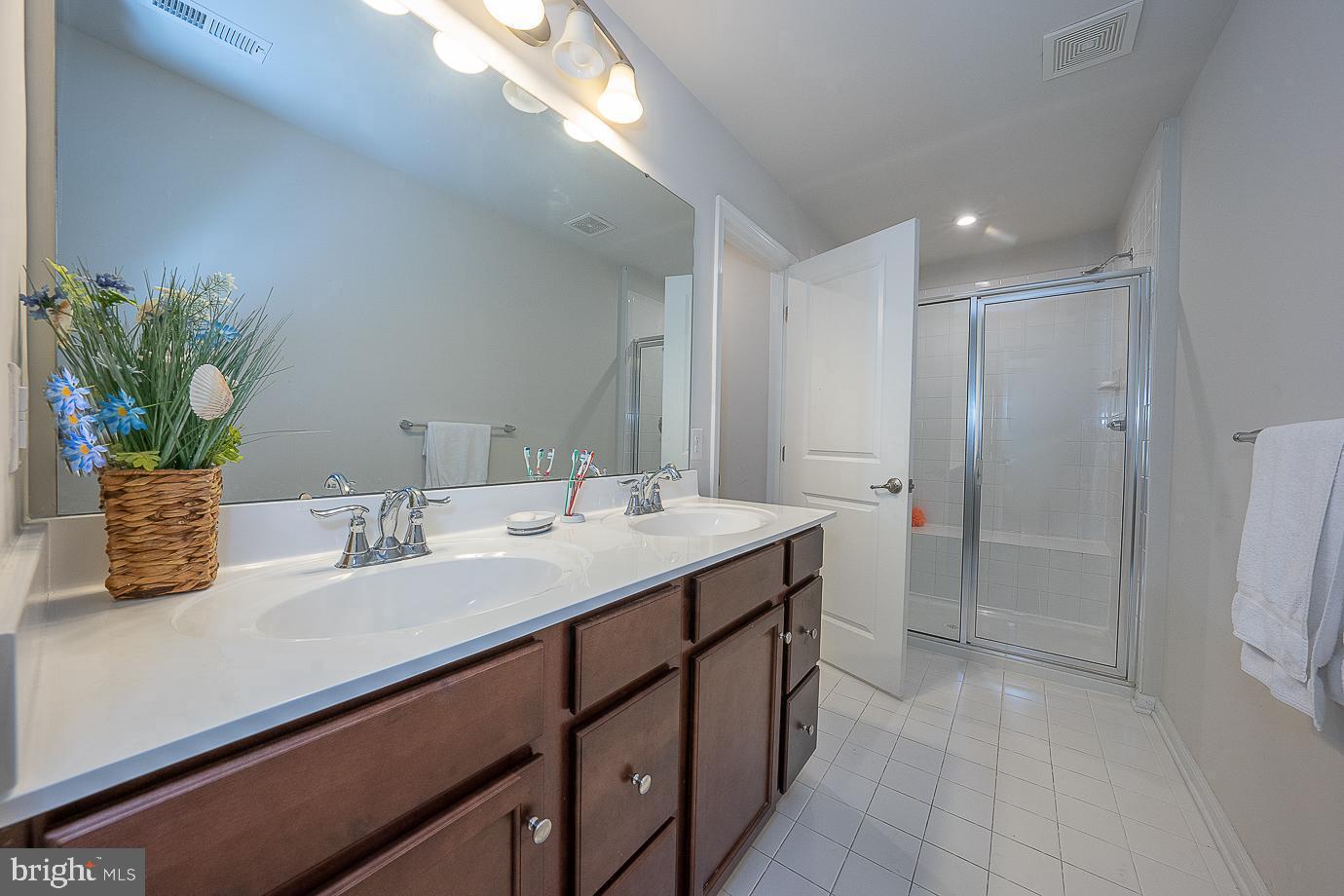 MONTGOMERY SQUARE - Residential Lease