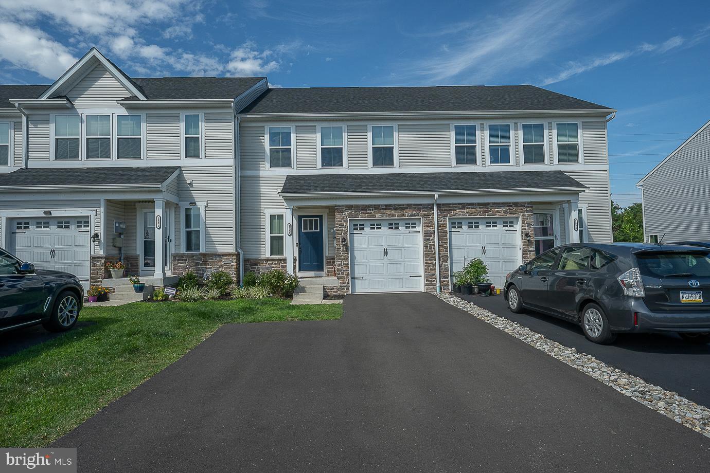 MONTGOMERY SQUARE - Residential Lease