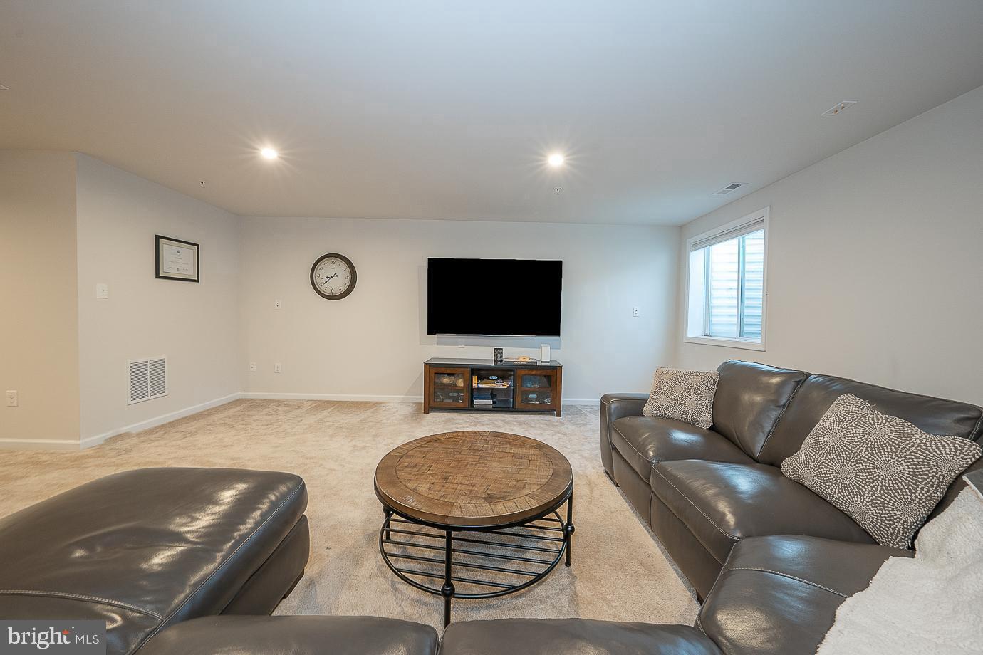 MONTGOMERY SQUARE - Residential Lease