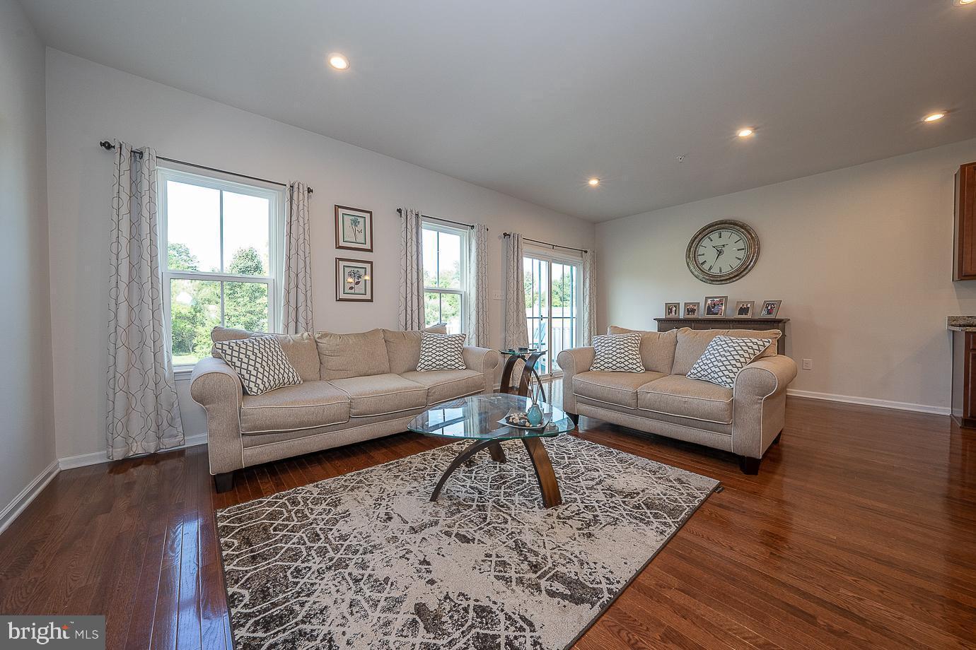 MONTGOMERY SQUARE - Residential Lease