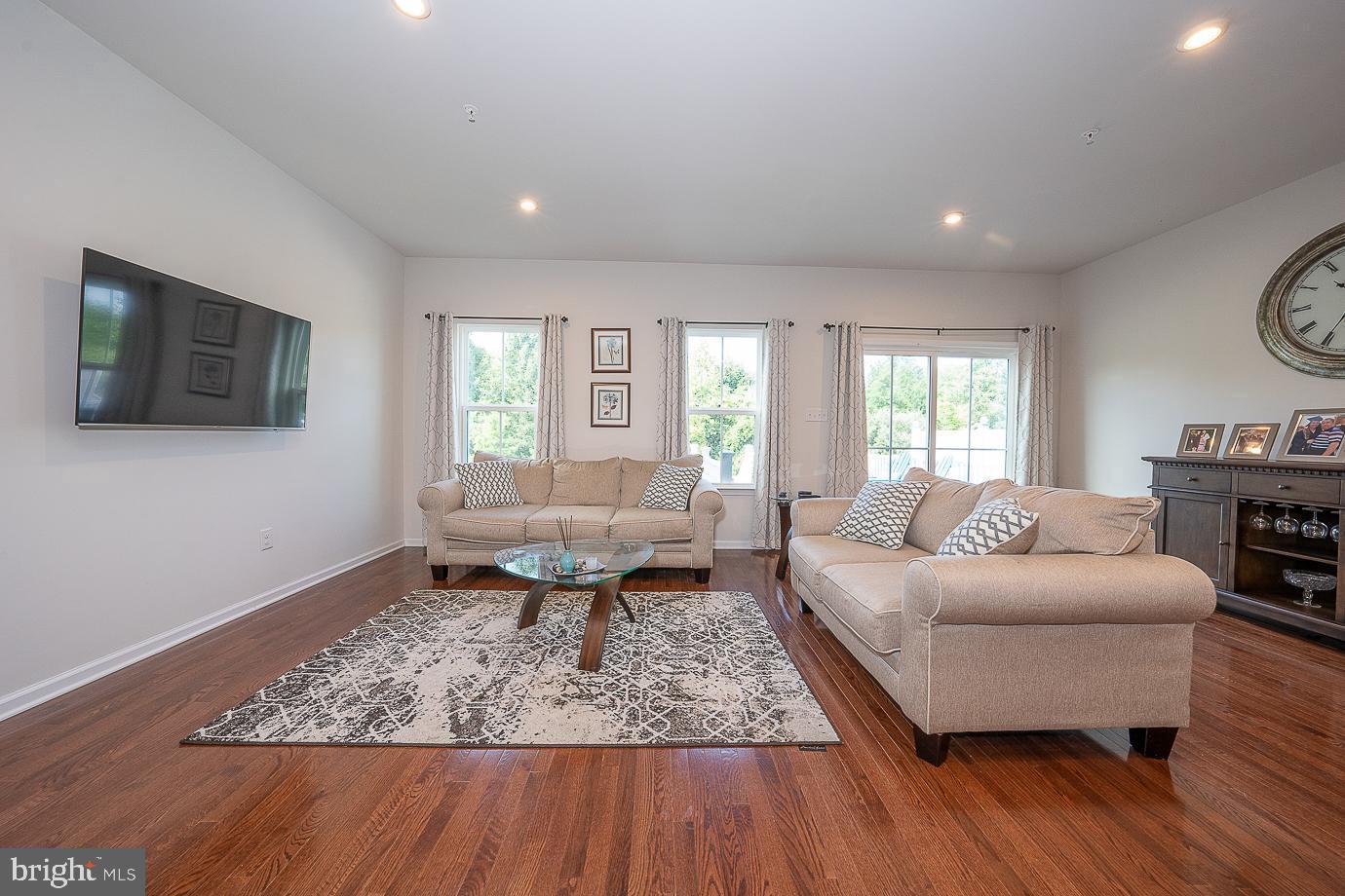 MONTGOMERY SQUARE - Residential Lease