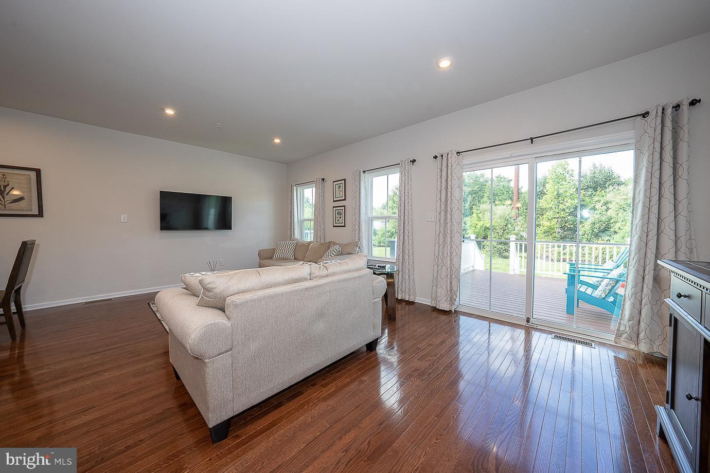 MONTGOMERY SQUARE - Residential Lease