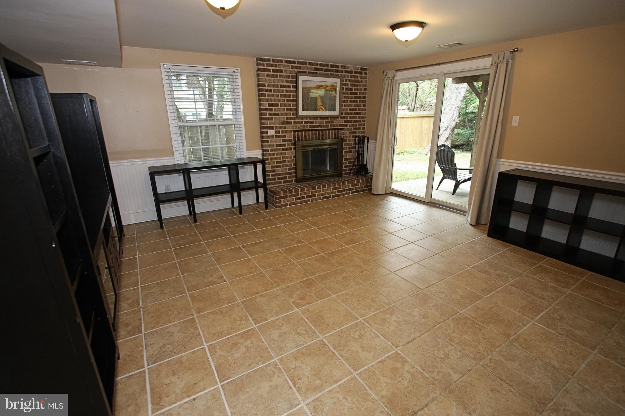 CROFTON MEADOWS - Residential Lease