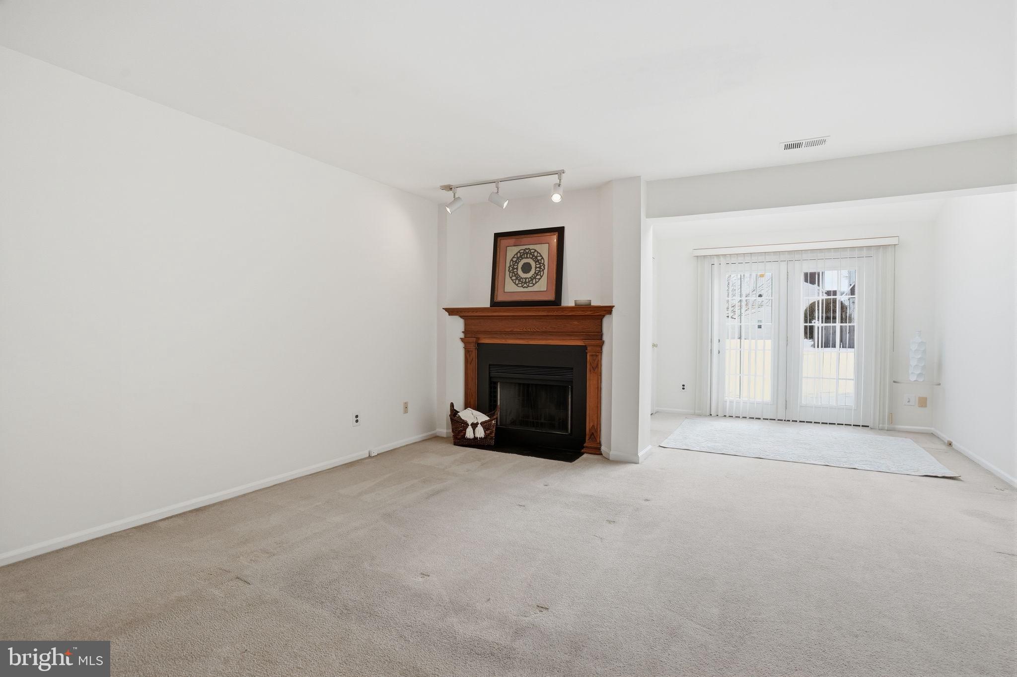 LIBERTY SQUARE - Residential