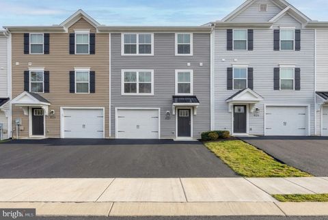 Townhouse For Sale - 8127 Kelly Drive<br/> HARRISBURG, PA 17112