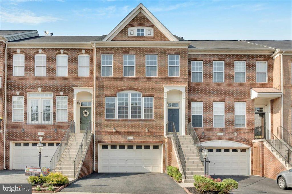 Photo of 41904 Cinnabar Square, ALDIE, VA 20105 (MLS # VALO2110412)